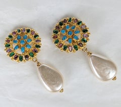 Orecchini in vetro colato Chanel, Collezione Zuni Maison Gripoix for Chanel