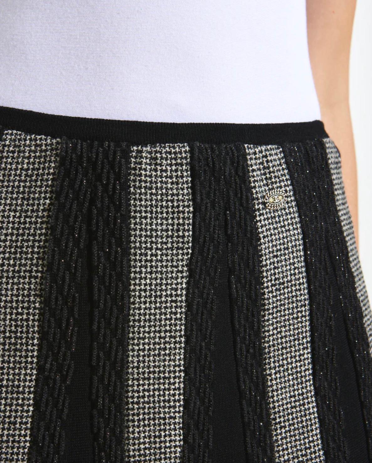 Chanel Pre-Fall 2005 Knit Skirt In Excellent Condition For Sale In New York, NY