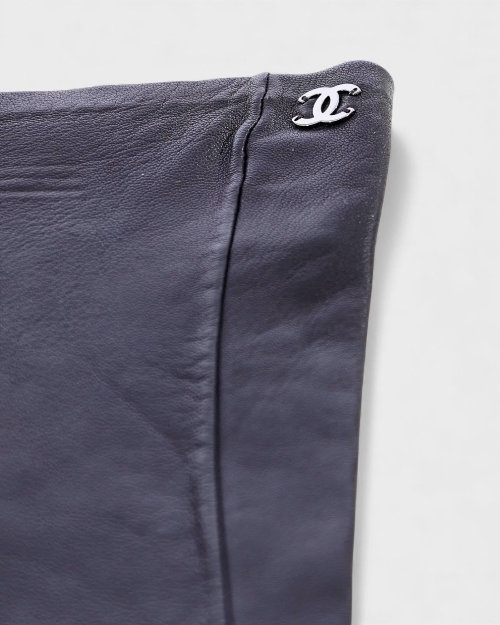 Chanel Pre-Fall 2008 Schwarze Lederhandschuhe mit Kettendetails im Zustand „Gut“ im Angebot in Sydney, New South Wales