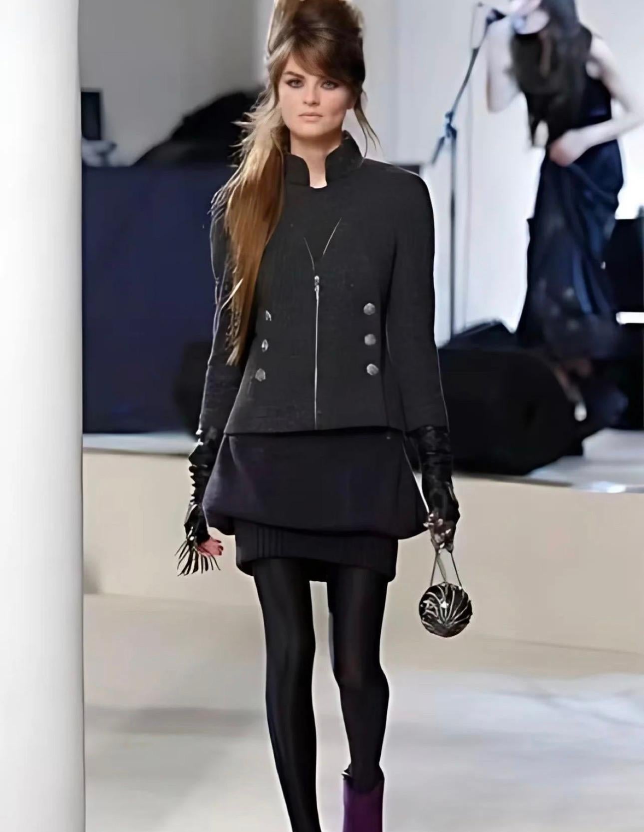 Chanel Pre-Fall 2008 Schwarze Lederhandschuhe mit Kettendetails im Angebot 3