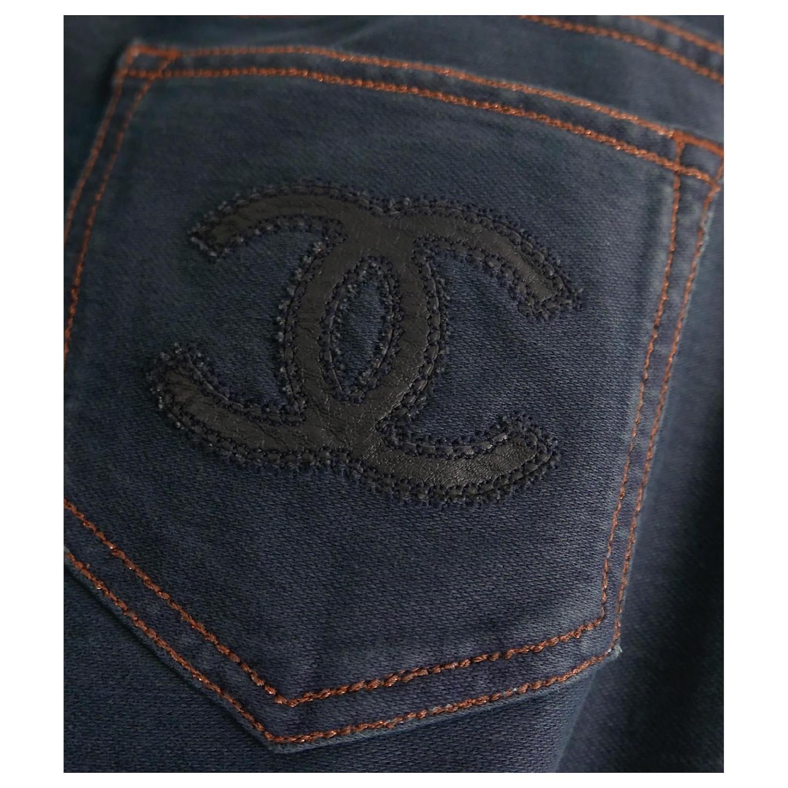 Chanel Pre-Fall 2011 Paris- Byzance CC Logo Taschen-Jeans mit Logo Damen im Angebot