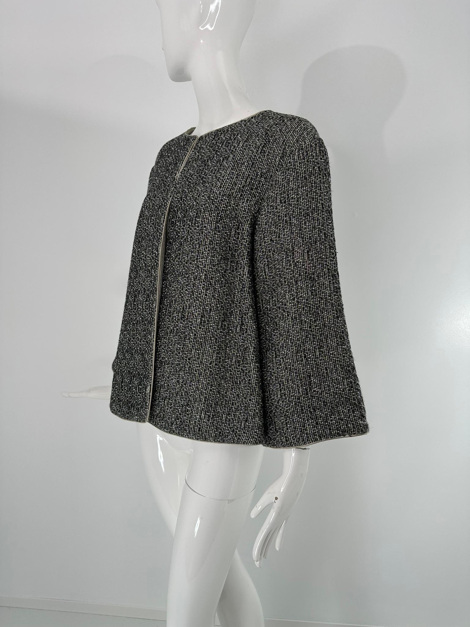 Chanel Pre-Fall 2012 Look 40 Paris-Bombay Argento Giacca Swing in Tweed Nero 42 In condizioni buone in vendita a West Palm Beach, FL