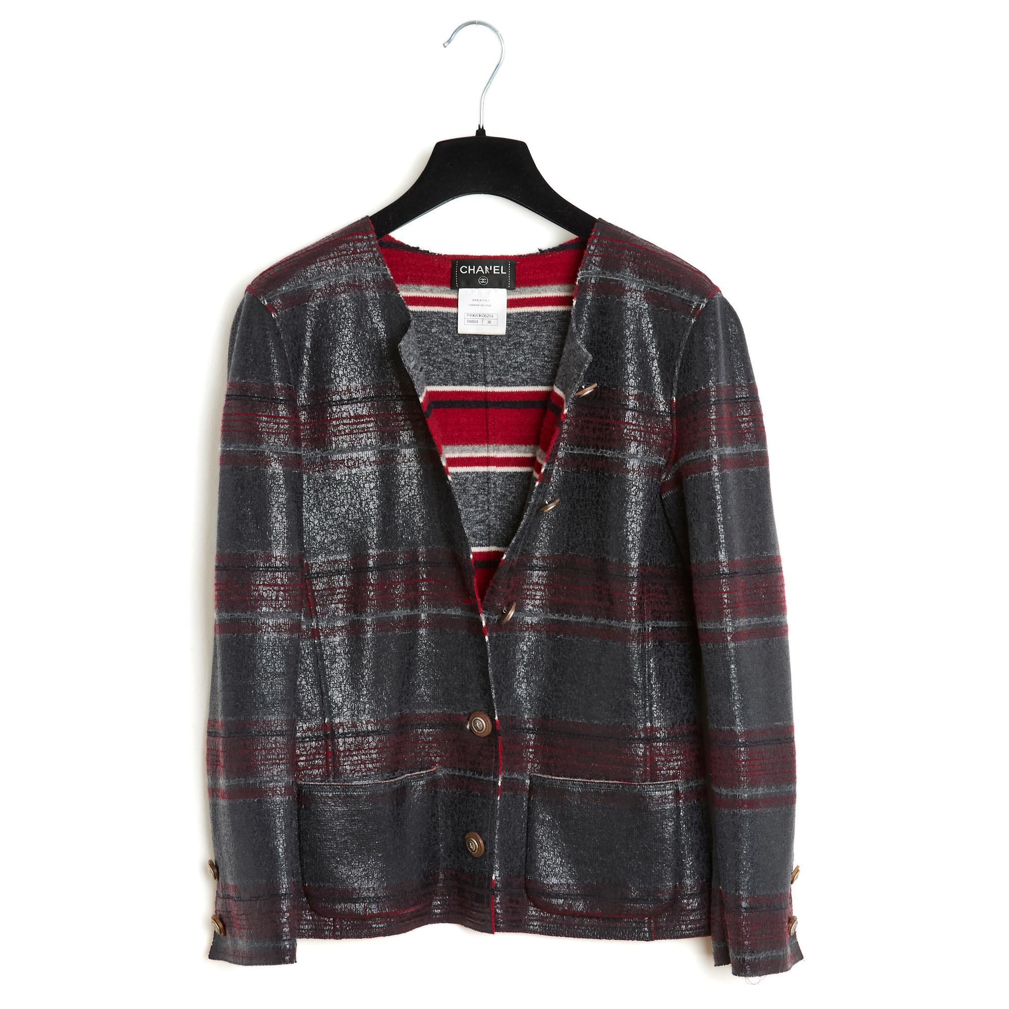 Chanel jacket from the Métiers d'Art or Pre Fall 2014 collection in Dallas, in gray cashmere jersey with ecru and red 