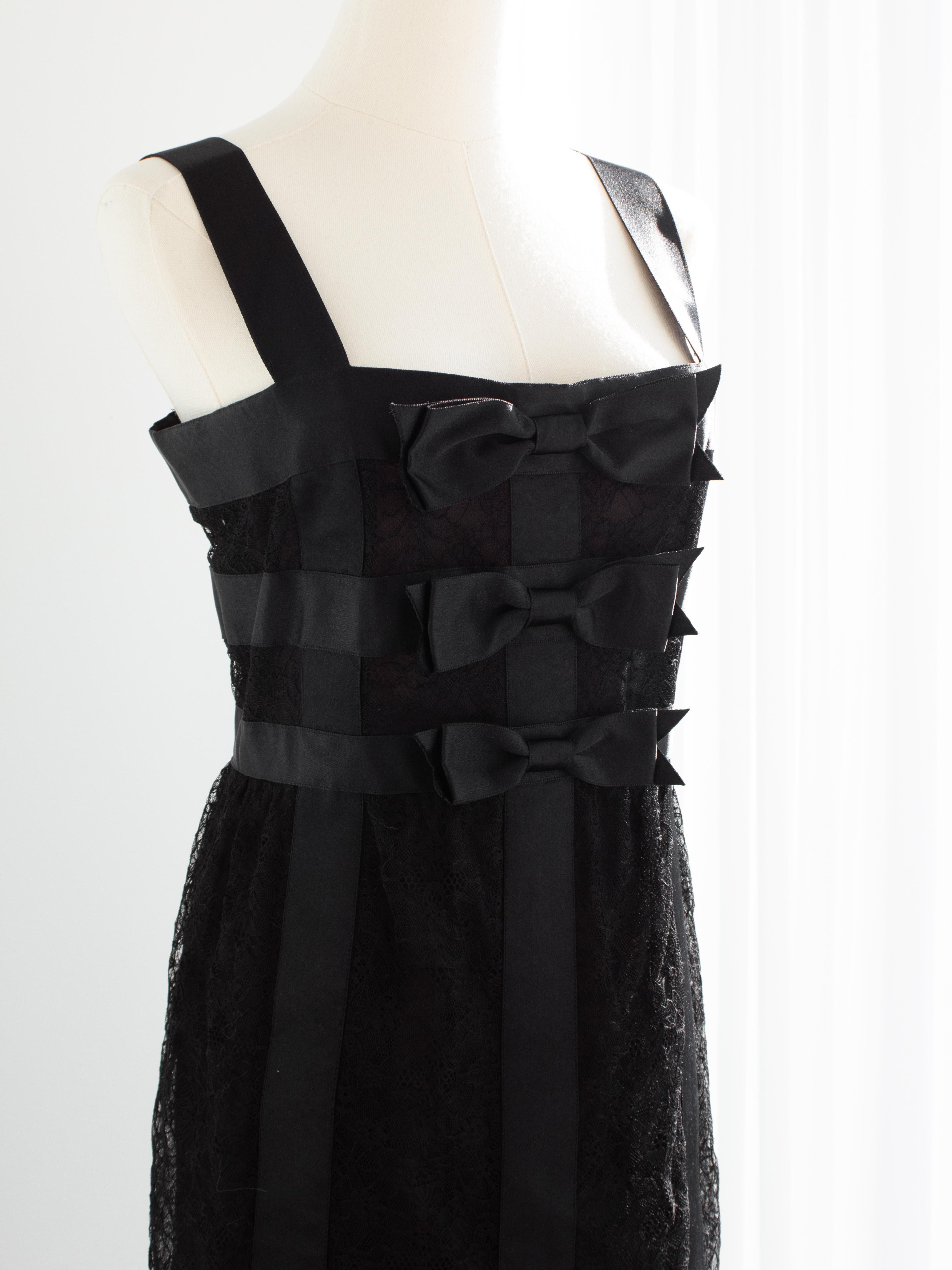 Chanel Pre-Fall 2015 Salzburg Black Lace Bow Edelweiss Metiers D'Art 15A Dress Excellent état à Jersey City, NJ