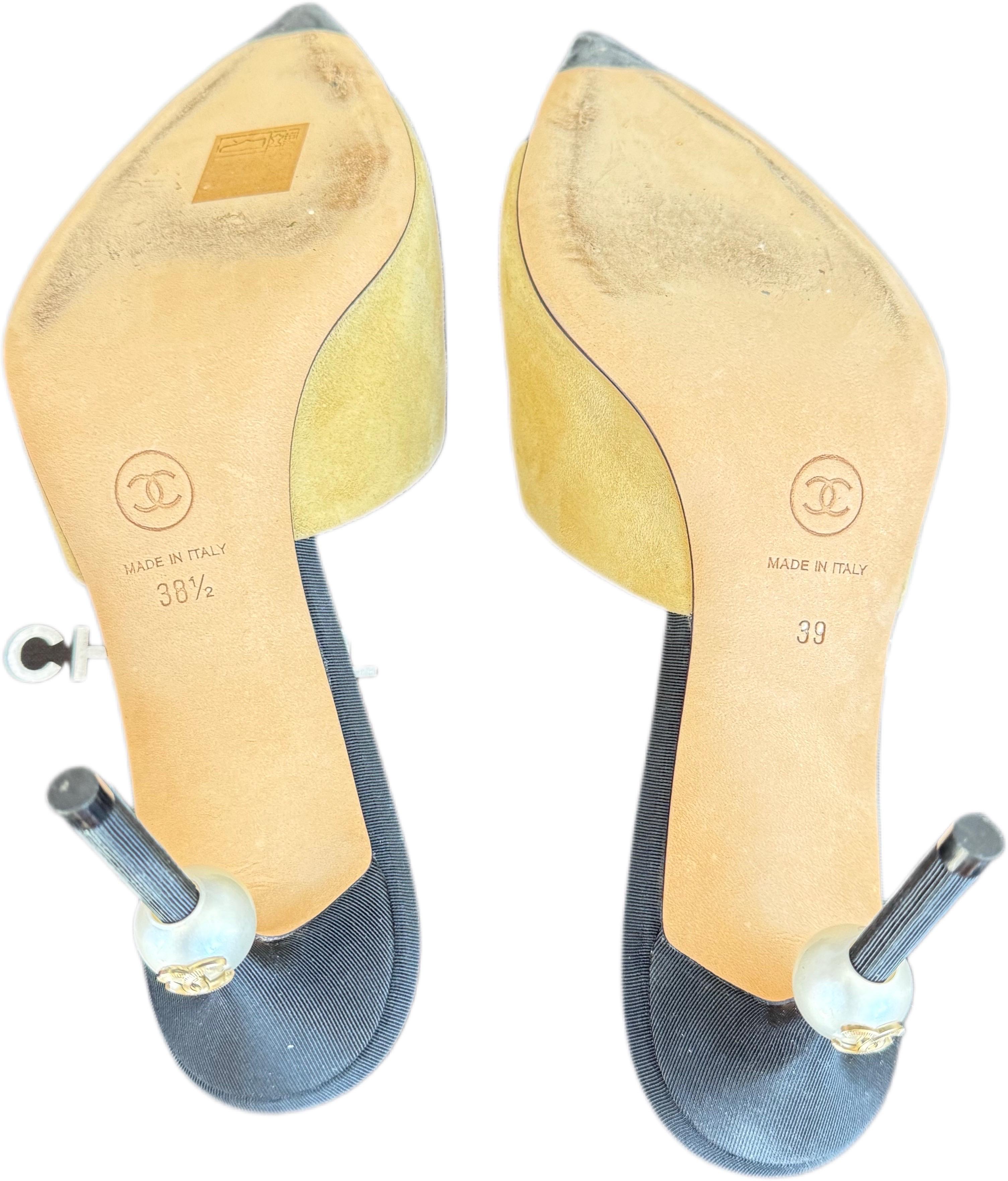 Chanel Pre-Fall 2016 Beige Black Suede Grosgrain Pearl Heel Mules Size 38.5 39 For Sale 9