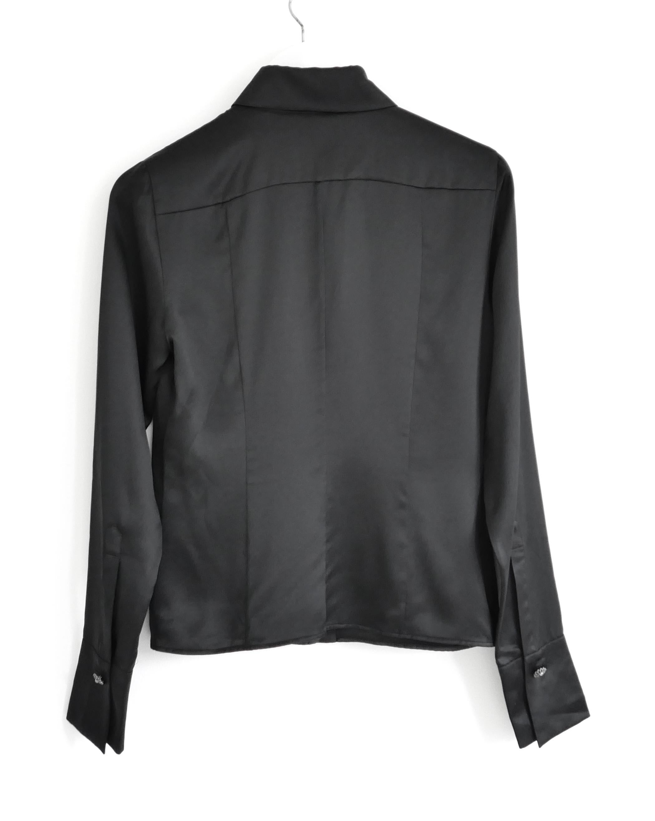 Donna Camicetta Chanel Pre-Fall 2016 in seta nera con collo a cravatta in vendita