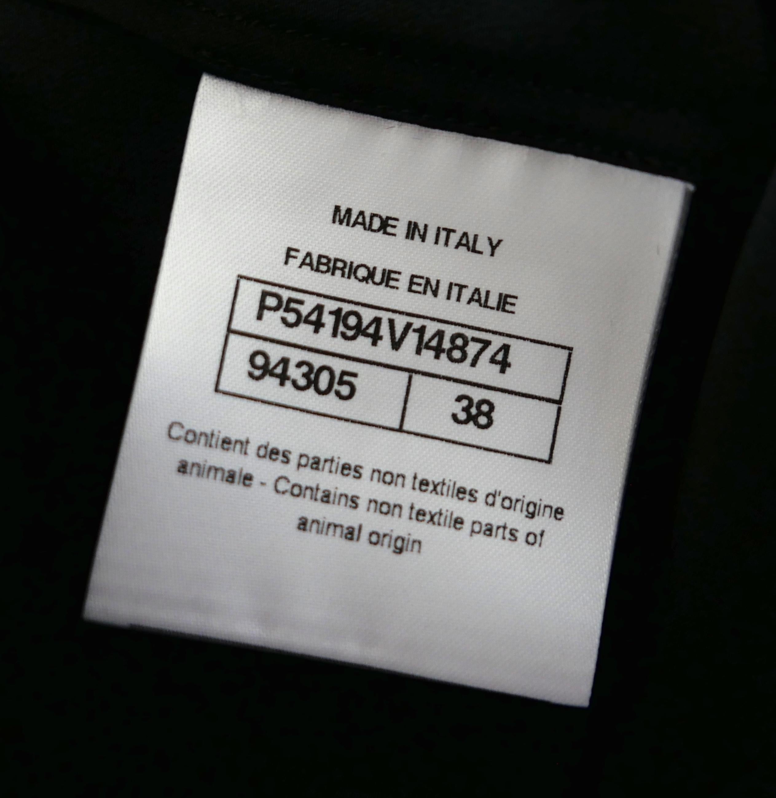 Camicetta Chanel Pre-Fall 2016 in seta nera con collo a cravatta in vendita 4