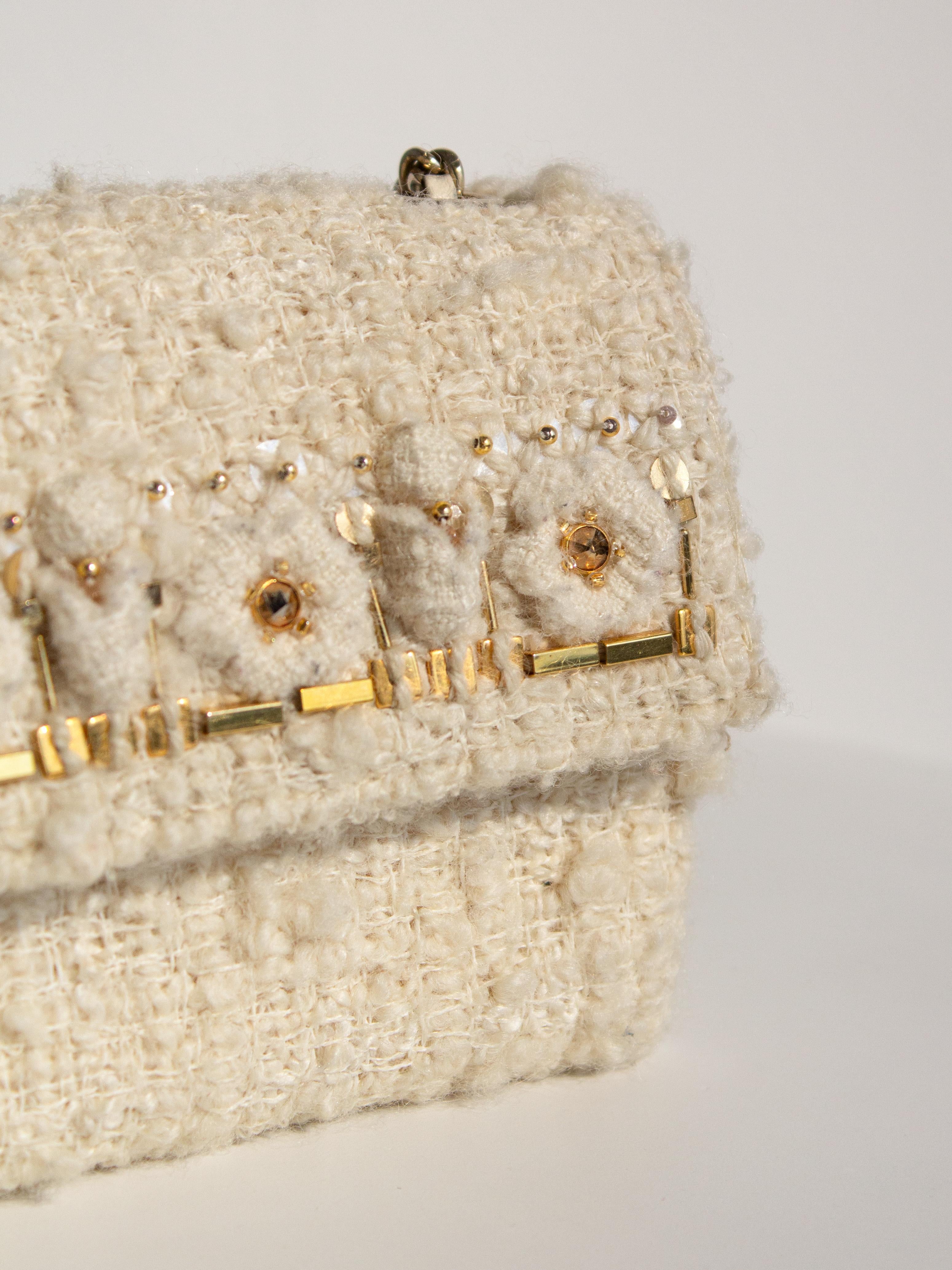 Chanel Pre-Fall 2017 Cosmopolite Ivory Tweed Flower Embellished Gold WOC Bag For Sale 6