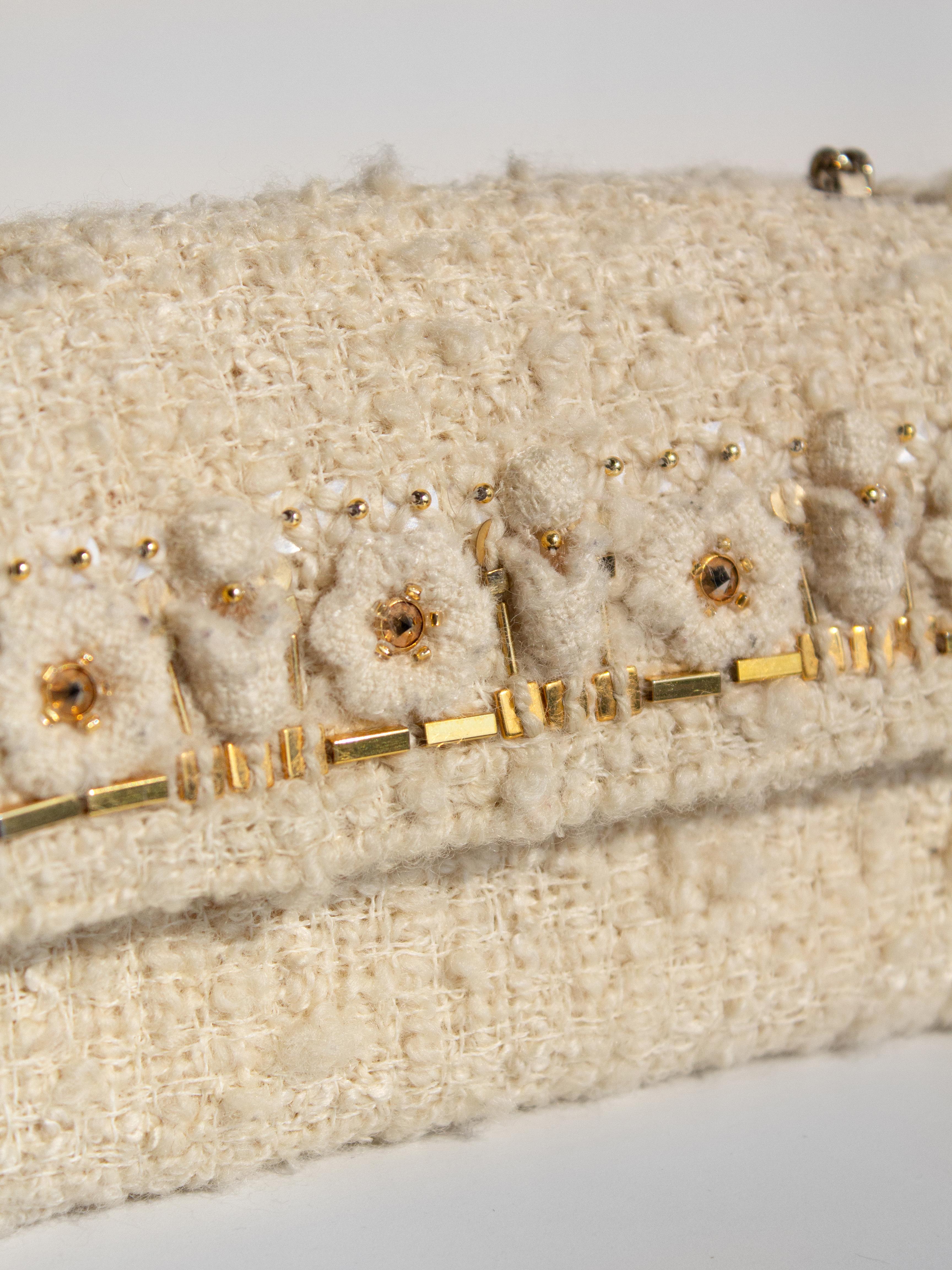 Chanel Pre-Fall 2017 Cosmopolite Ivory Tweed Flower Embellished Gold WOC Bag For Sale 2