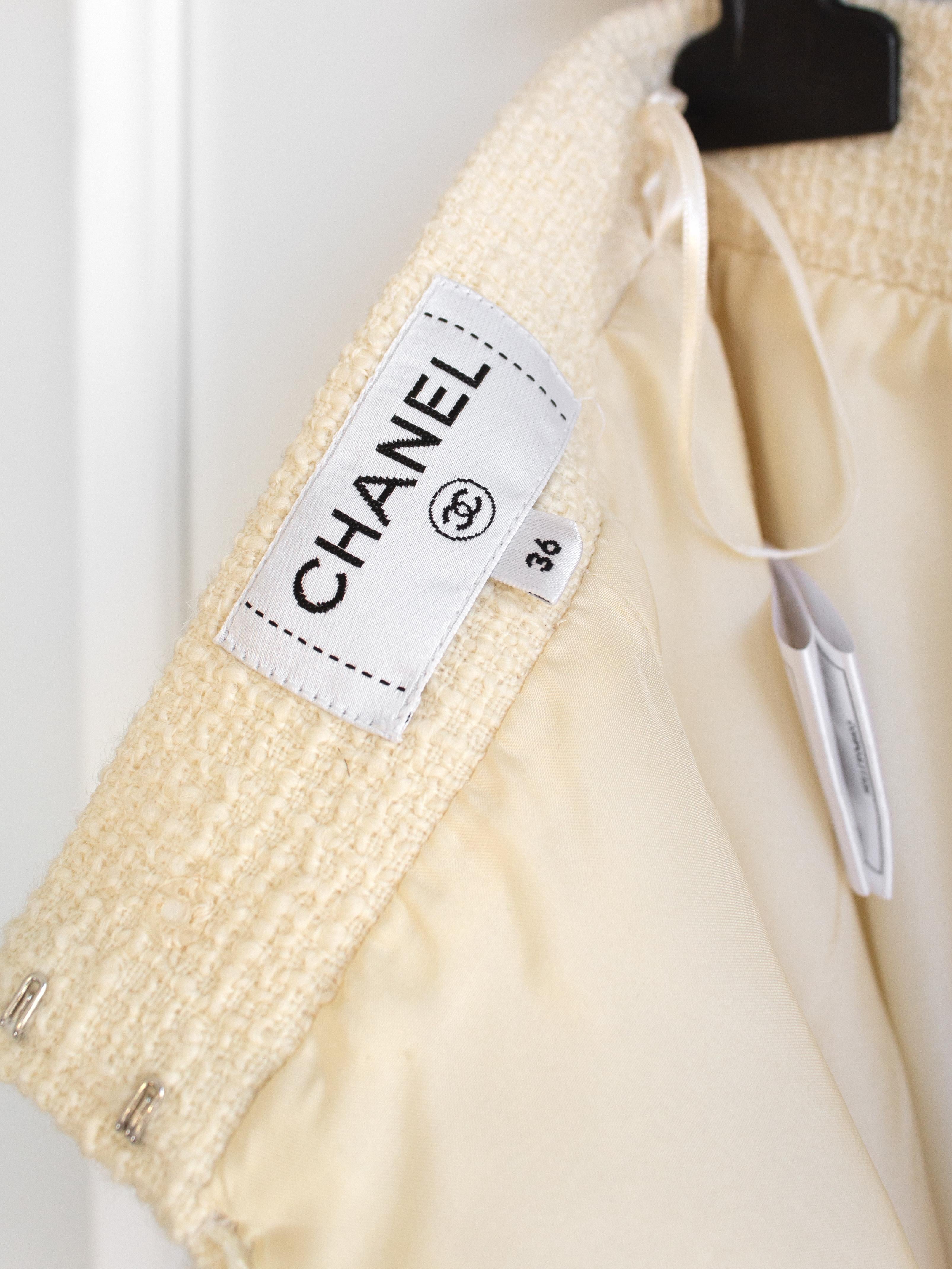 Chanel Pre-Fall 2017 Metiers D'Art Ritz 17A Ecru Cream Jacket Skirt Suit For Sale 13