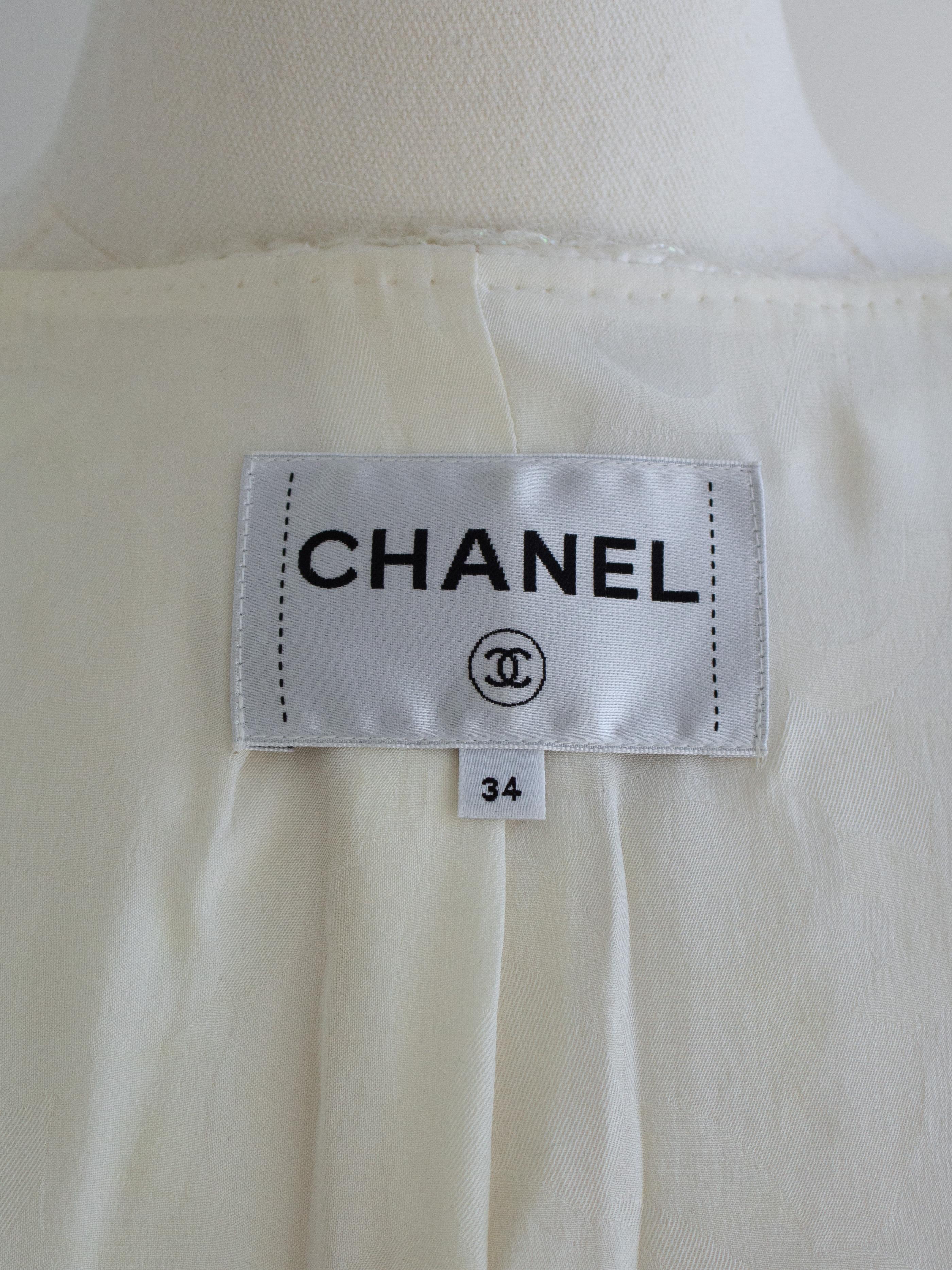 Chanel Pre-Fall 2021 Metiers D'Art White Embossed CC Logo 21A Jacket 10
