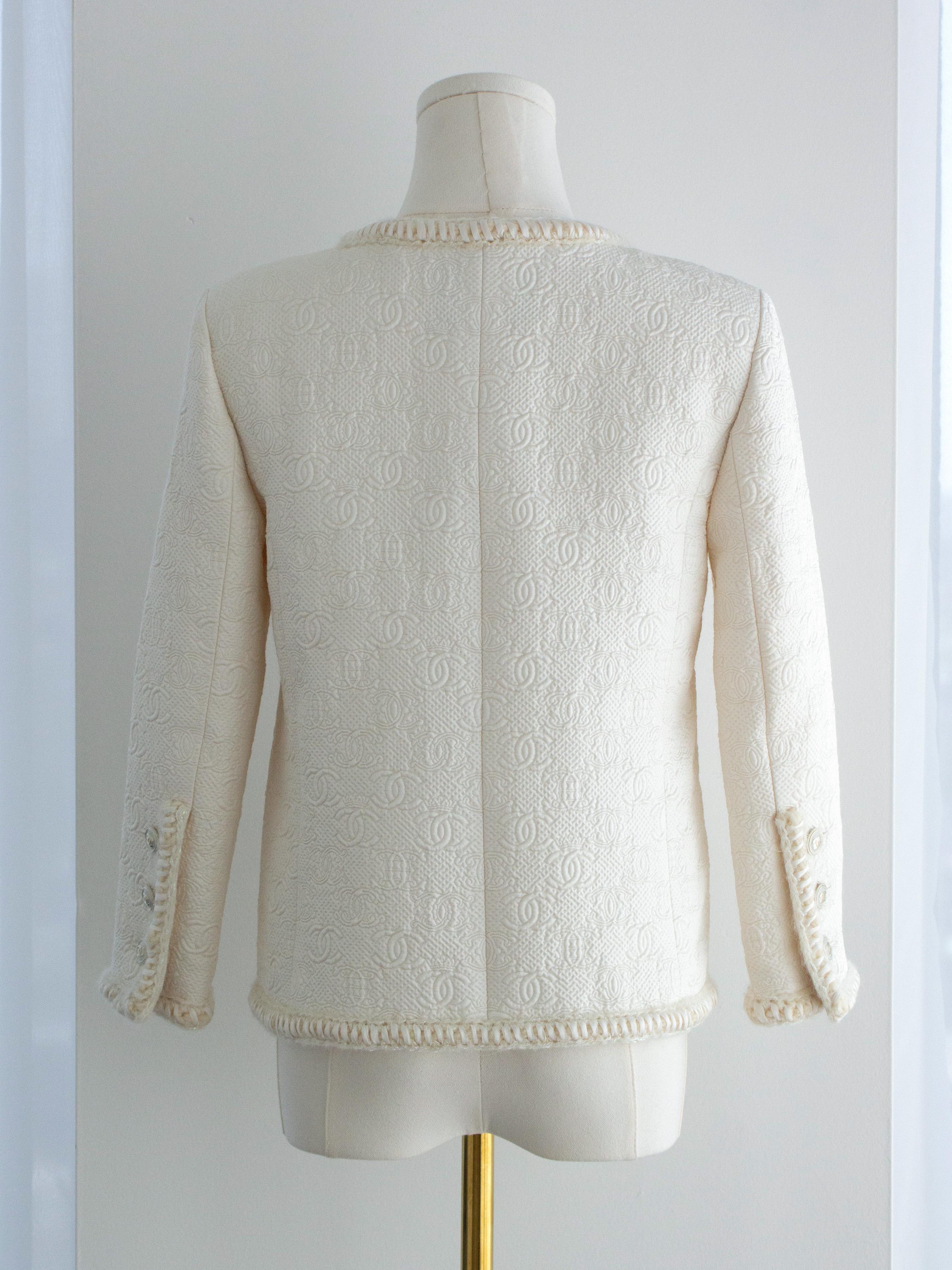 Chanel Pre-Fall 2021 Metiers D'Art White Embossed CC Logo 21A Jacket 3