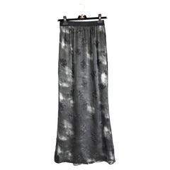Chanel Pre Otoño 2022 Gris CC Logo Falda Larga Devore