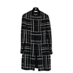 Chanel Pre-Fall 2023 23A Cappotto in tweed a quadri bianchi e neri