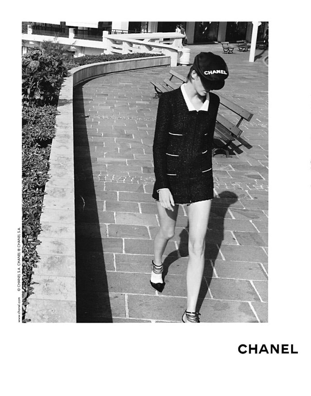 CHANEL Pre-Owned 1990-2000s logo print casket hat Negro en venta