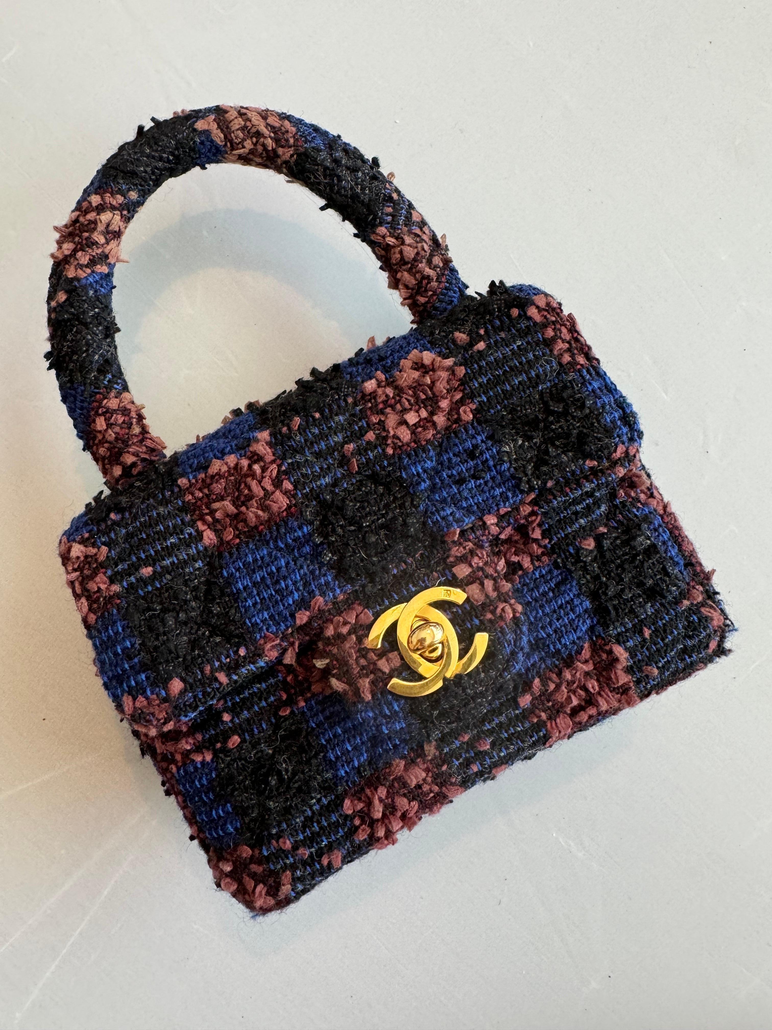 Coco Chanel made a name for herself within the fashion industry due to her forward-thinking approach to design: in 1925, she introduced tweed – a woollen fabric associated with workwear – into haute couture. This iteration of the iconic Classic Flap