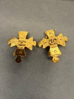 CHANEL Pre-Owned 1994 Gold Plated CC Cross Clip On Earrings