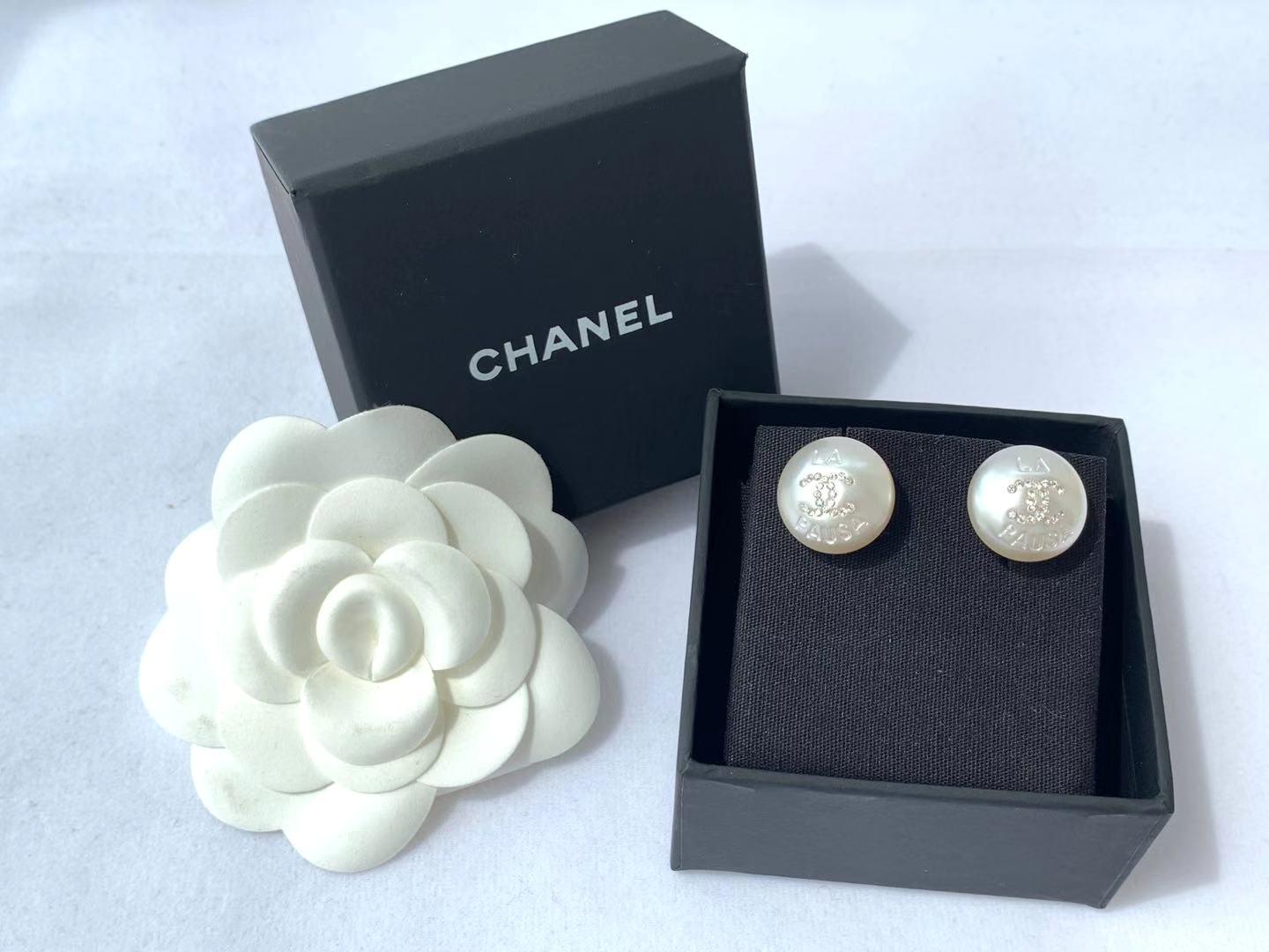 Uncut Chanel Pre-Owned CC Pearl Classic Crystal Earrings