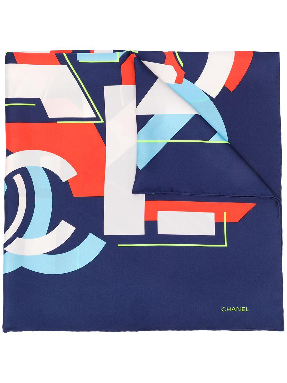 This abstract print scarf by Chanel features a classic piped edge, the infamous Camellia flower and geometric interlocking CC logo.

Composition: 100% silk

Colour: Blue/ Red/ Green/ White

Measurements: 90cm x 90cm

Condition: Excellent condition,