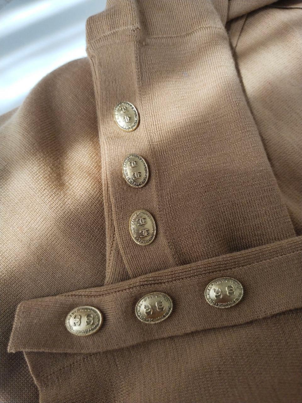 Brown Chanel Pre-Owned & Karl Lagerfeld 04A 2004 logo beautiful buttons camel sweater For Sale