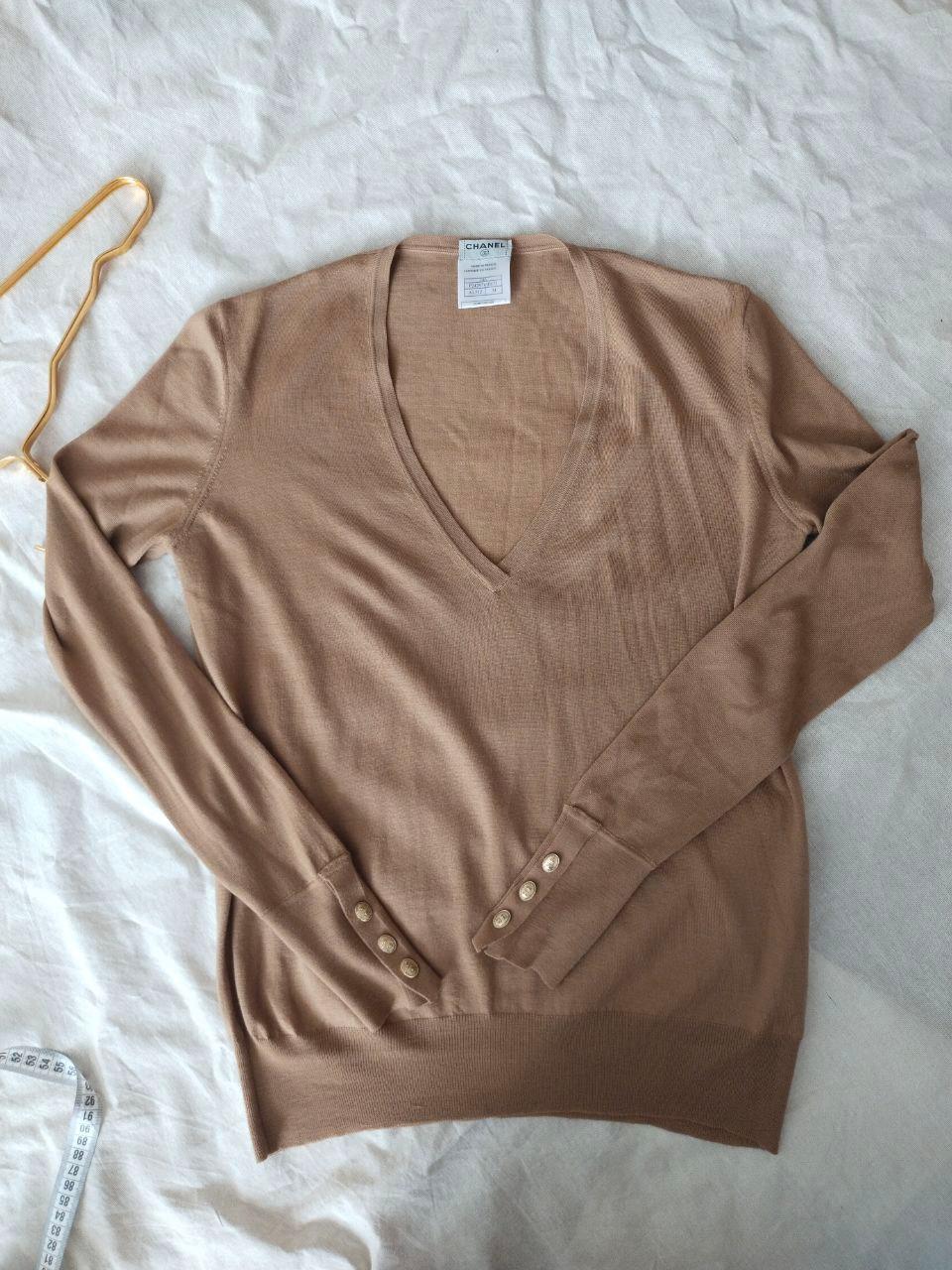 Chanel Pre-Owned & Karl Lagerfeld 04A 2004 logo beautiful buttons camel sweater For Sale 12