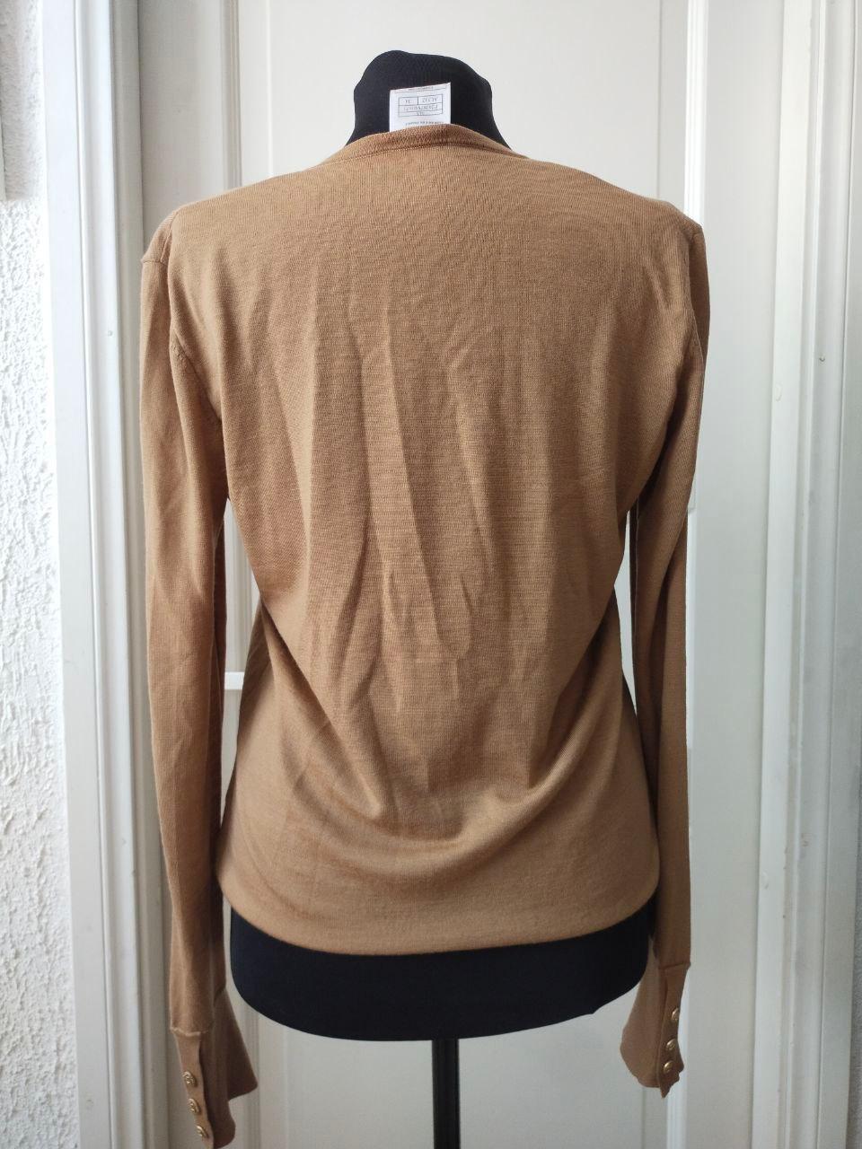 Women's Chanel Pre-Owned & Karl Lagerfeld 04A 2004 logo beautiful buttons camel sweater For Sale