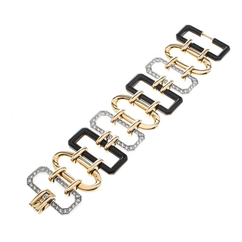 Keep it subtle yet utterly chic with your jewellery this season, a style that enhances your looks in the most elegant fashion. The Chanel Deco bracelet is a light and classy piece of jewellery which is graced with an impressive shape and maintains