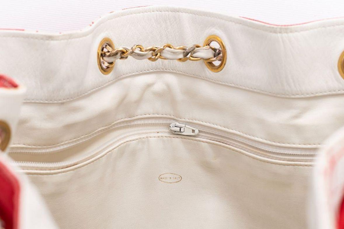 Chanel - Sac en toile imprimée avec doublure en cuir blanc en vente 5