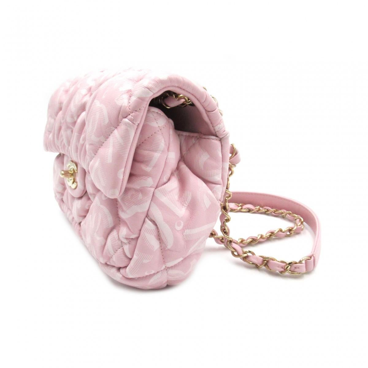 Chanel sac à rabat Coco rose matelassé en cuir d'agneau imprimé Pour femmes en vente