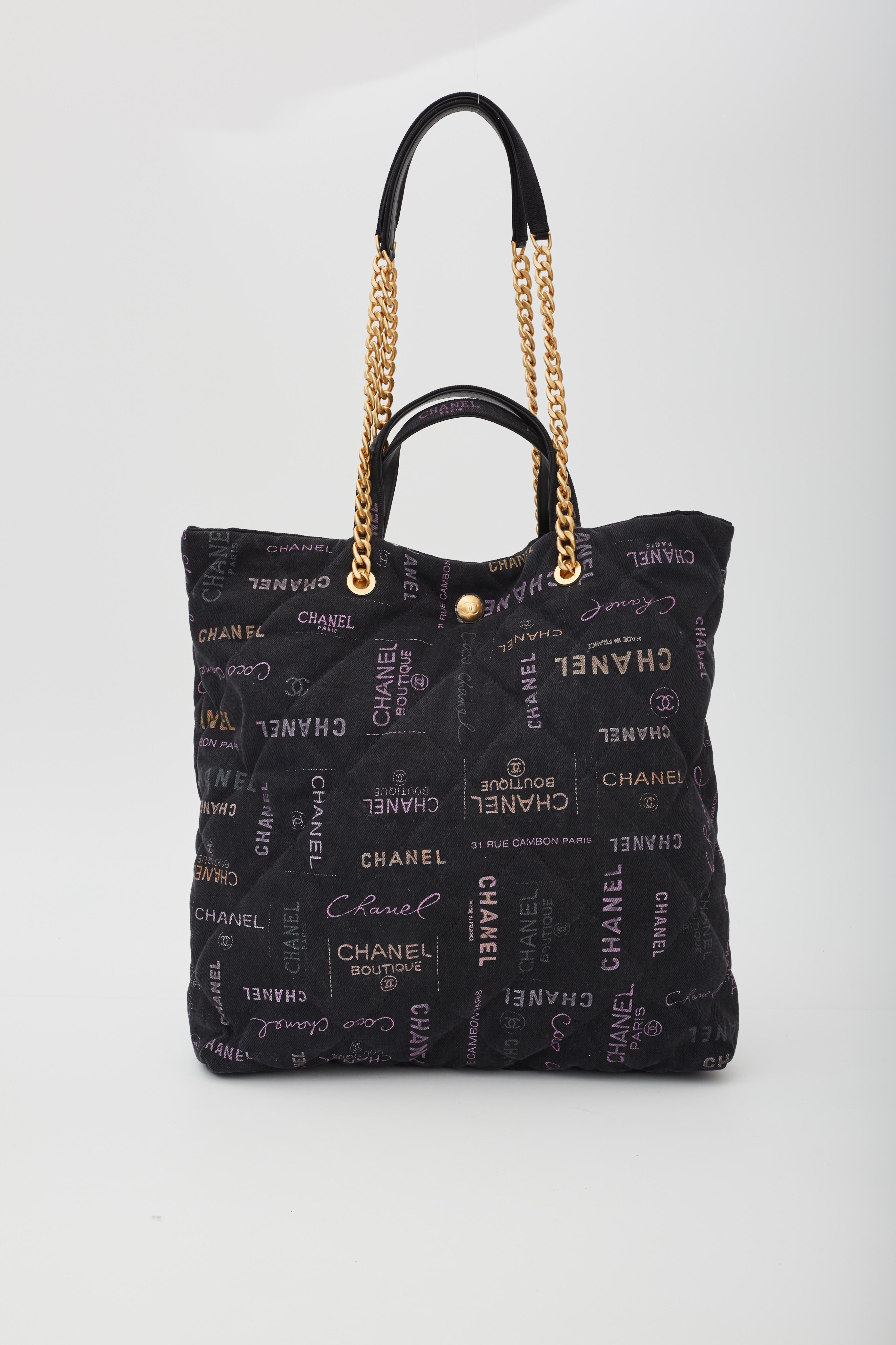 Chanel Logotipo Impreso Denim Negro Graffiti Shopping Maxi Tote Bag (2021) 4