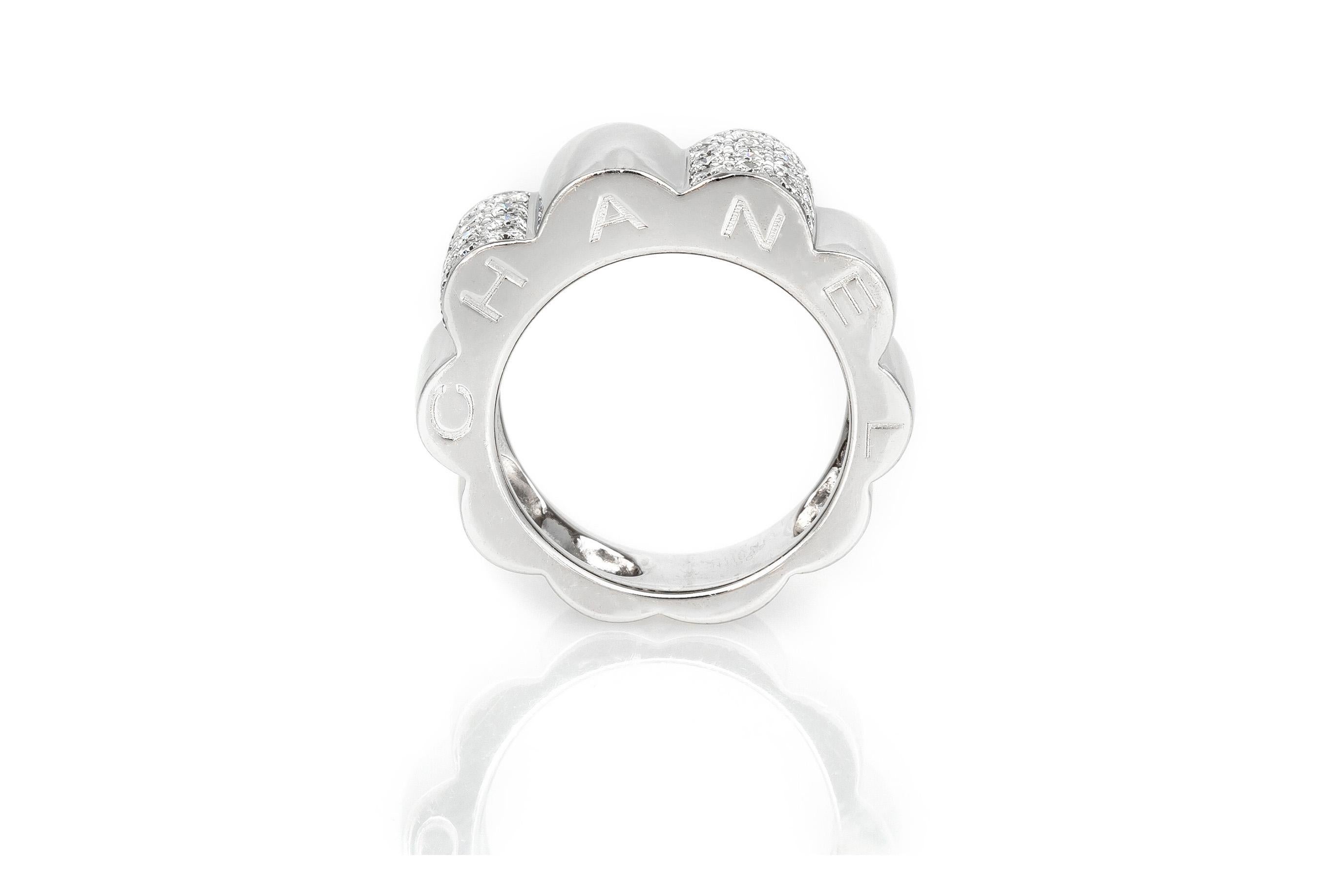 Donna Anello A.Profiles De Camelia con diamanti di Chanel in vendita