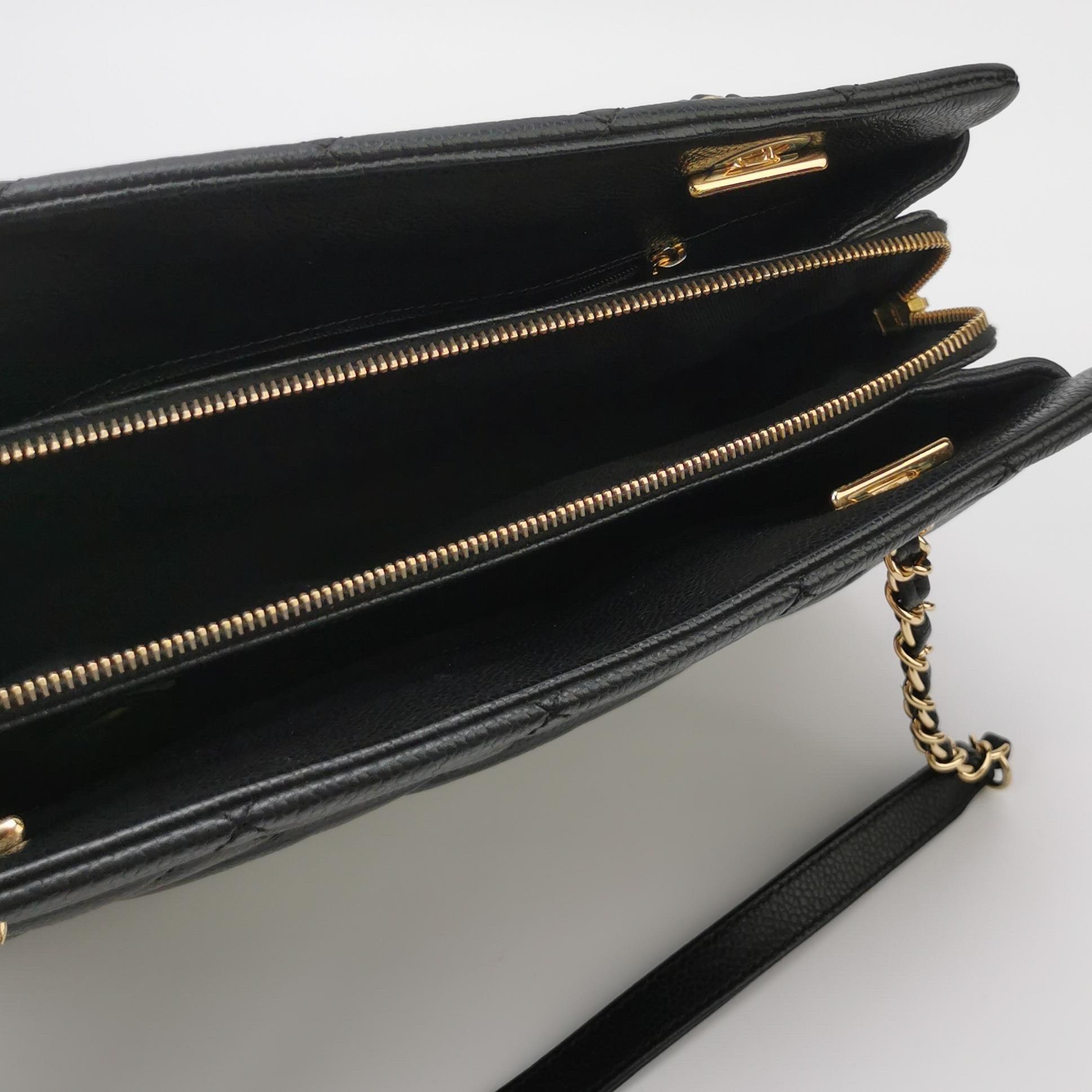 Chanel PST Petite Shopping Tote Black Caviar Leather CC Logo Gold Hardware 2012- Bon état - En vente à AUBERVILLIERS, FR