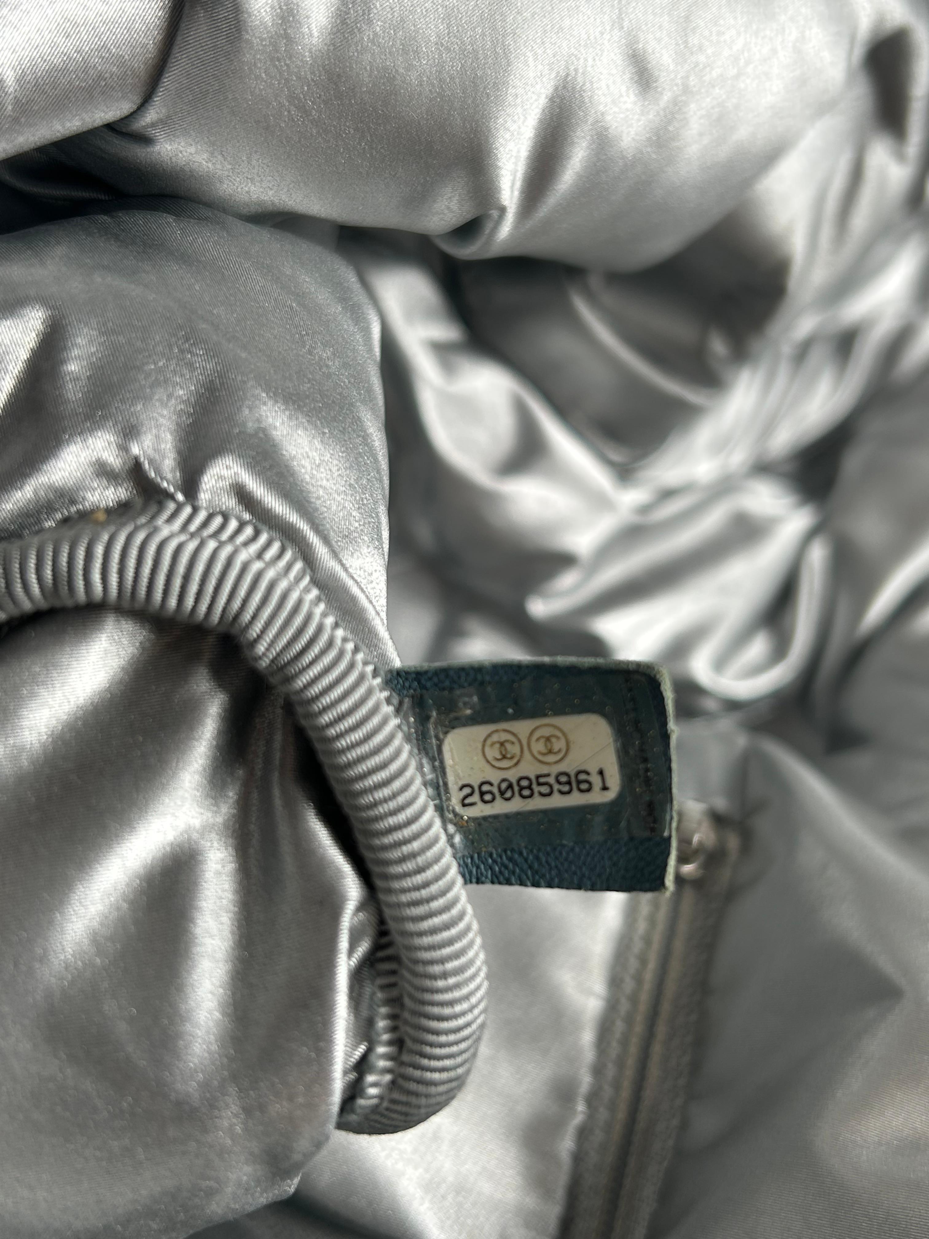 Chanel Puffer / Doudoune Ombré Bag 2018. Please note this item is in good condition with minor wear consistent with age and use. Spring/Summer 2018 Collection, made in Italy. Perfect beach, gym or travel bag, with a big opening and a zipped pocket.