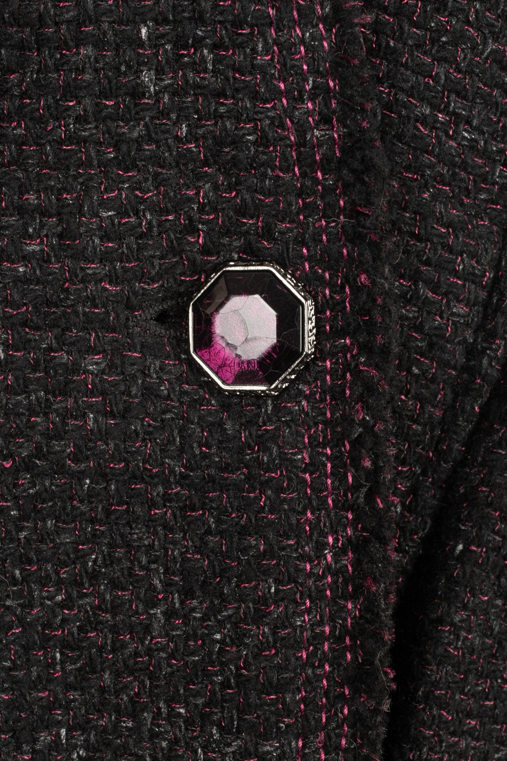 Vestido Chanel de tweed en tonos morados y negros en venta 1