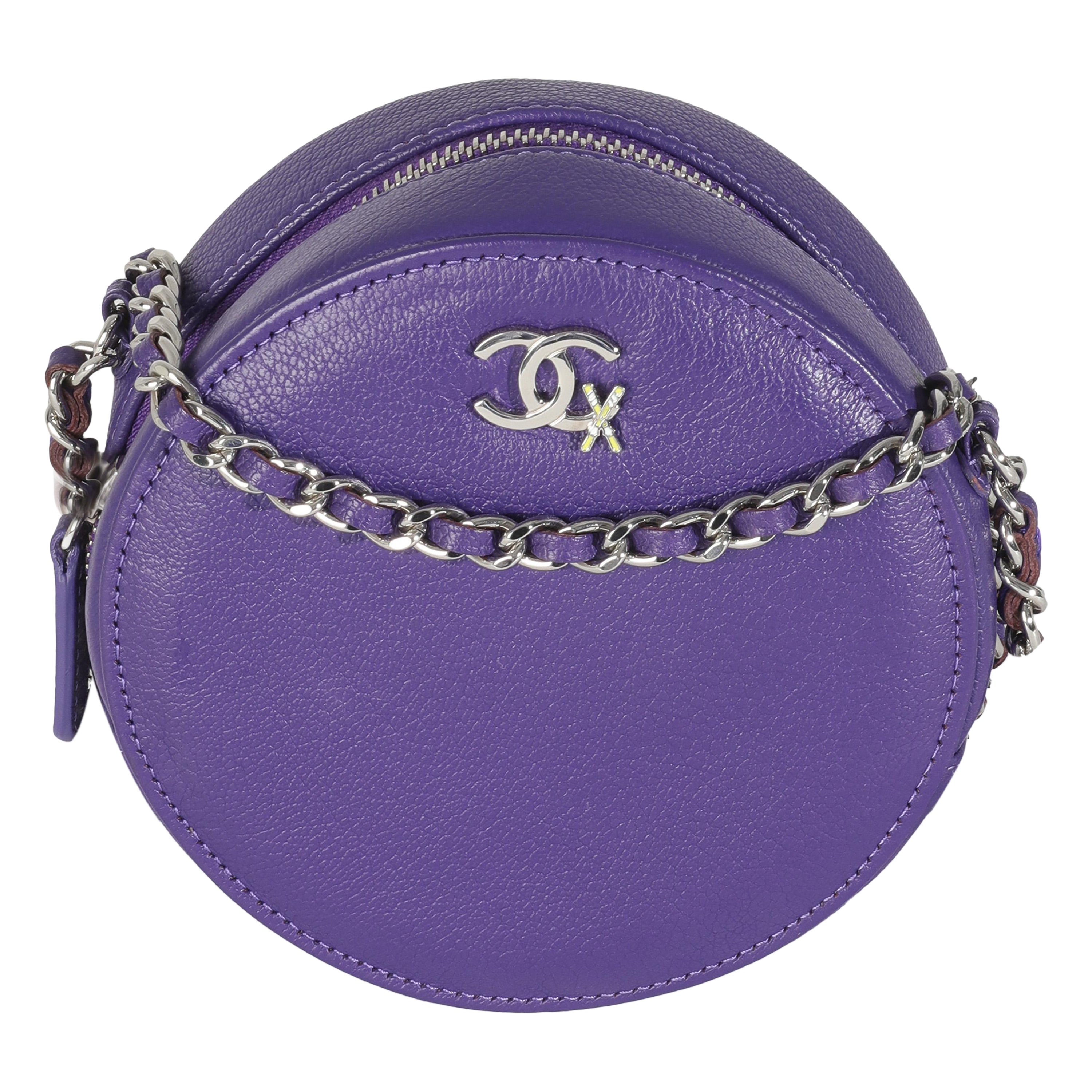 Chanel Pochette rotonda in pelle di vitello viola con catena in vendita