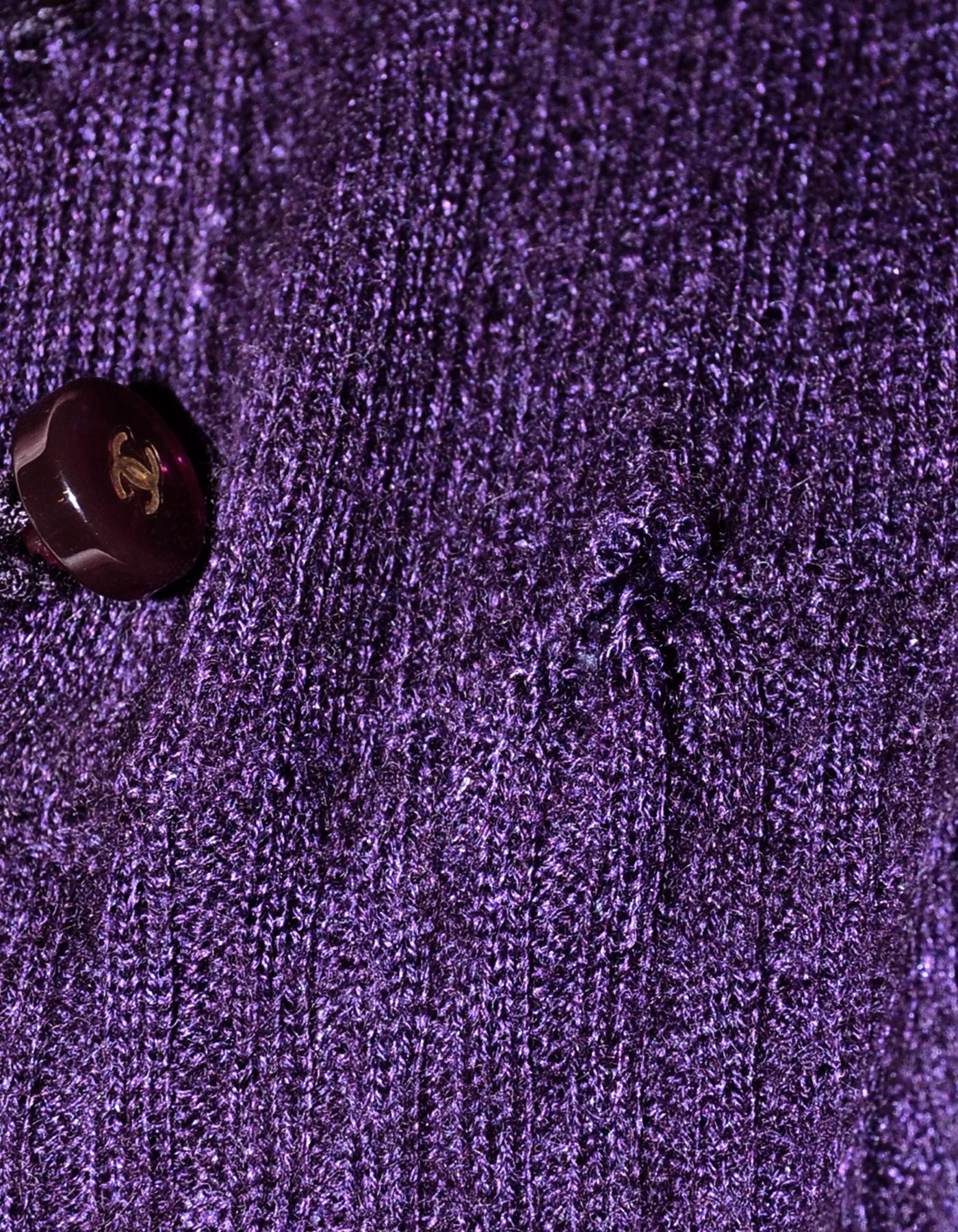 Chanel Purple Cashmere Blend Long Sleeve Turtleneck Sweater w/ CC Buttons sz 38 In Excellent Condition In New York, NY