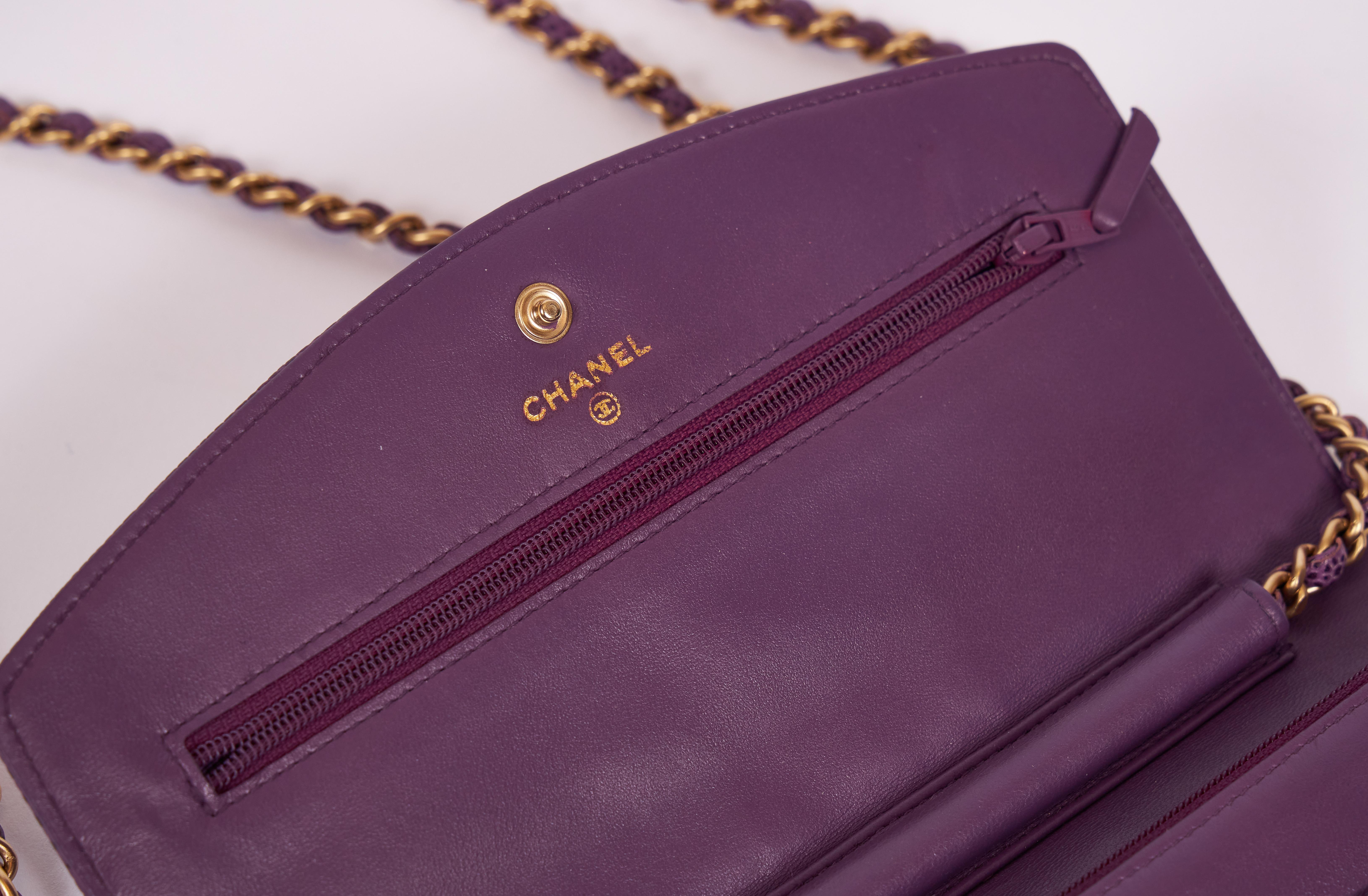 Chanel Purple Caviar Crossbody Wallet on A Chain Bag In Good Condition In West Hollywood, CA