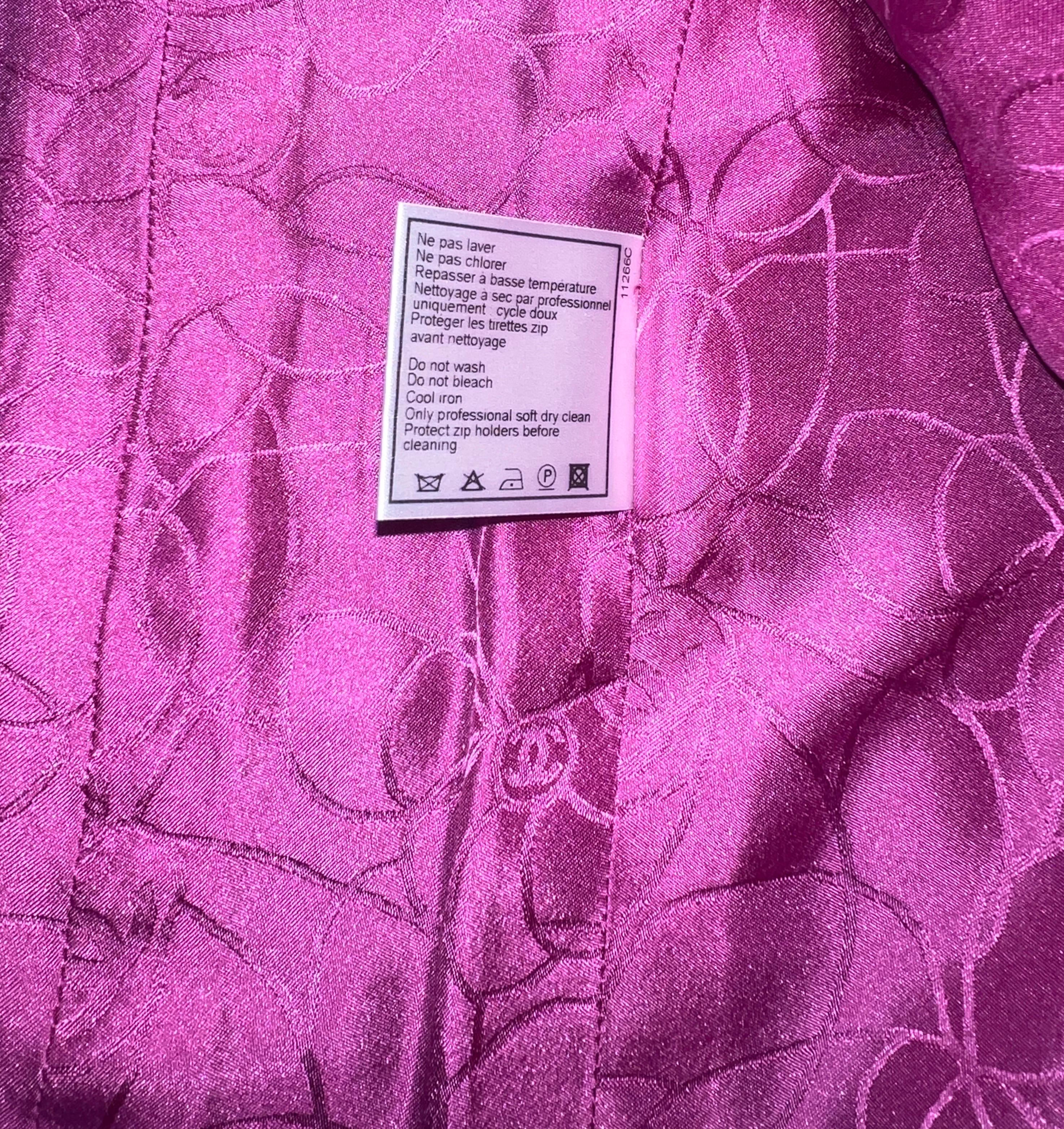 CHANEL Purple Cropped Jacket Blazer with CC logo 34 For Sale 3