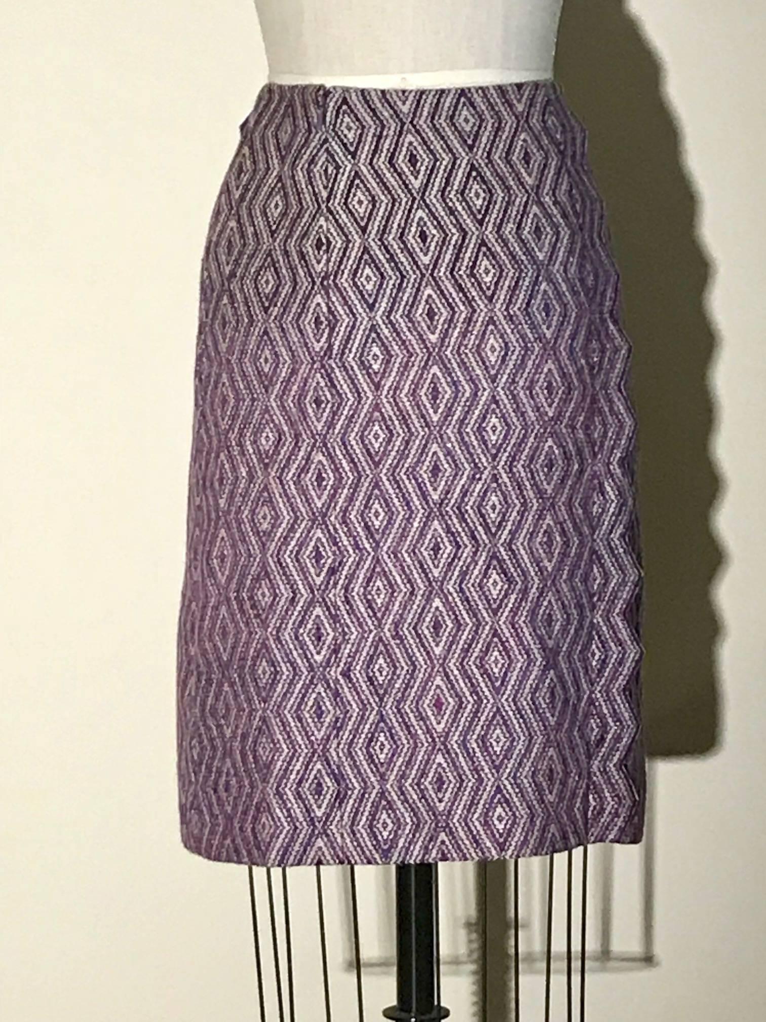 Gris Chanel - Jupe crayon violette tissée de diamants avec bordure en zigzag, 2001  en vente