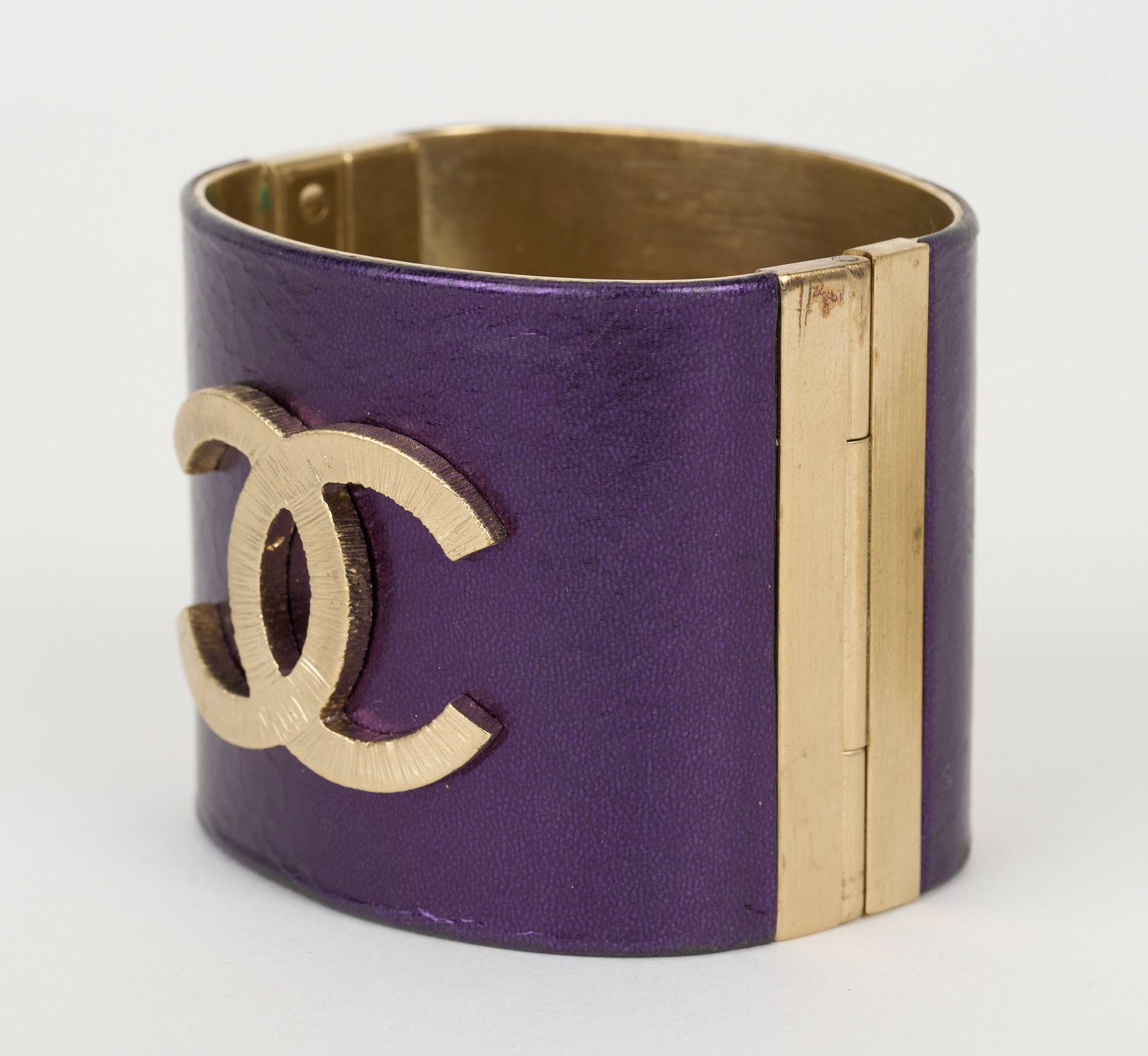 Chanel - Bracelet CC en cuir violet Pour femmes en vente