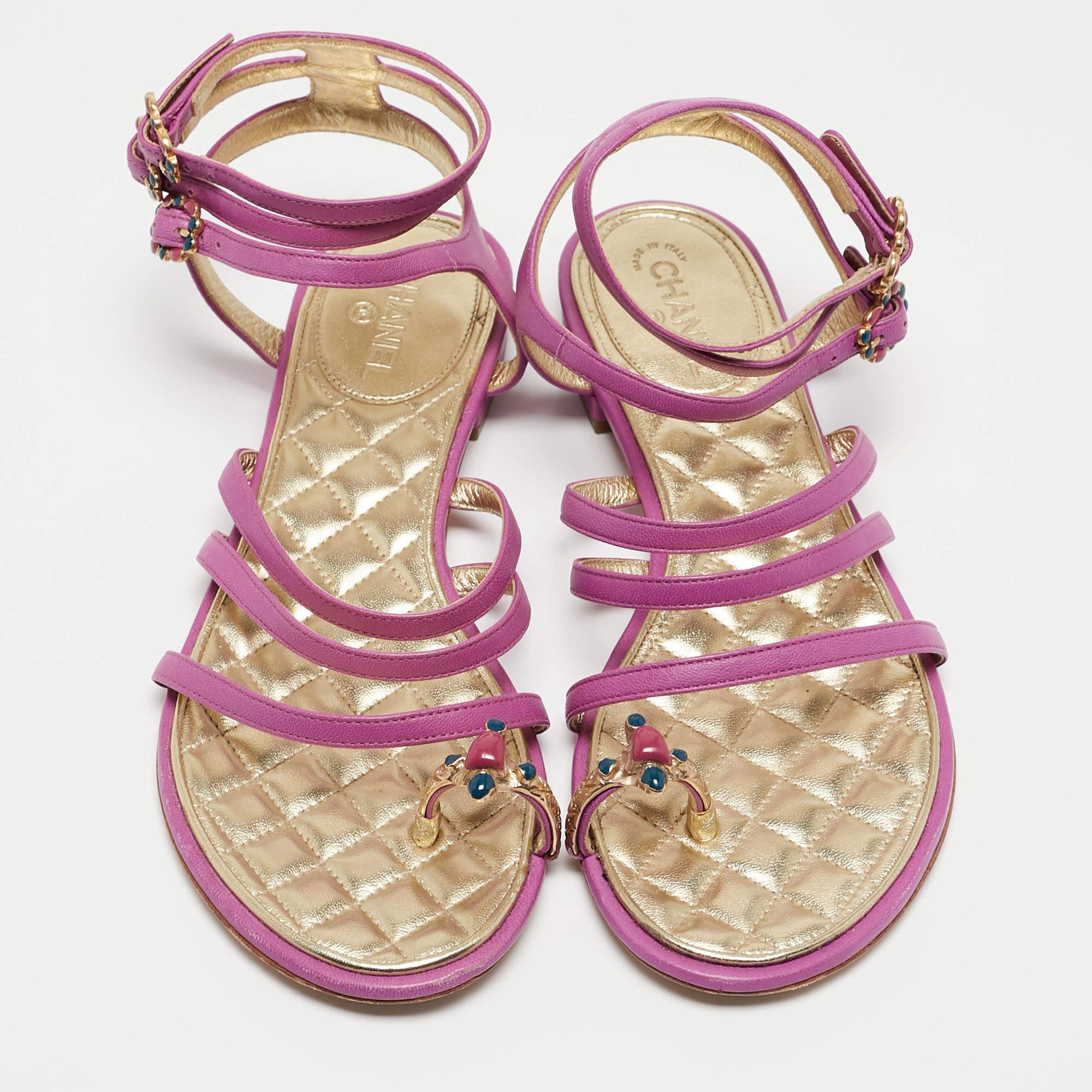 Let your pals go green with envy when you step out wearing these gorgeous sandals from Chanel! They have been crafted from purple leather and designed in a striking silhouette. They flaunt embellished toe rings.


