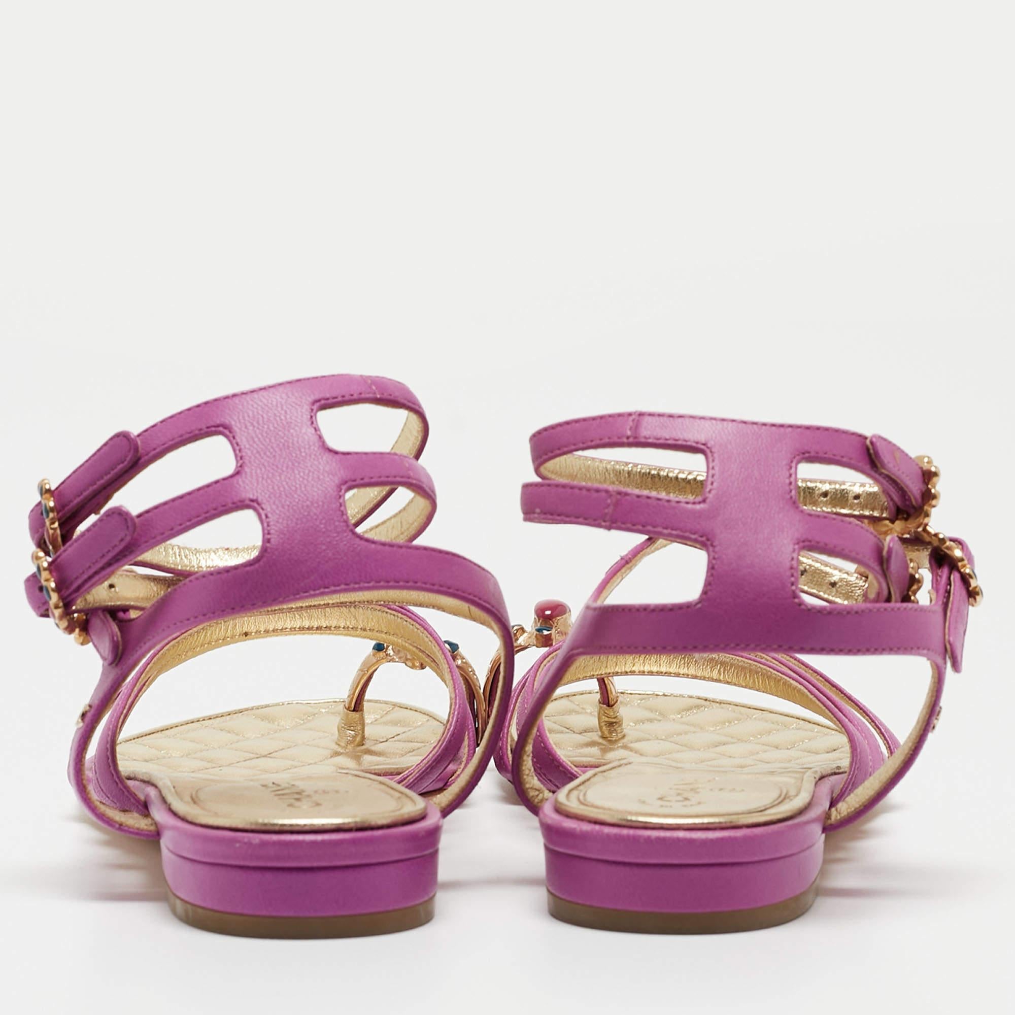 Chanel Purple Leather Embellished Toe Ring Ankle Strap Flat Sandals Size 36.5 In Good Condition In Dubai, Al Qouz 2