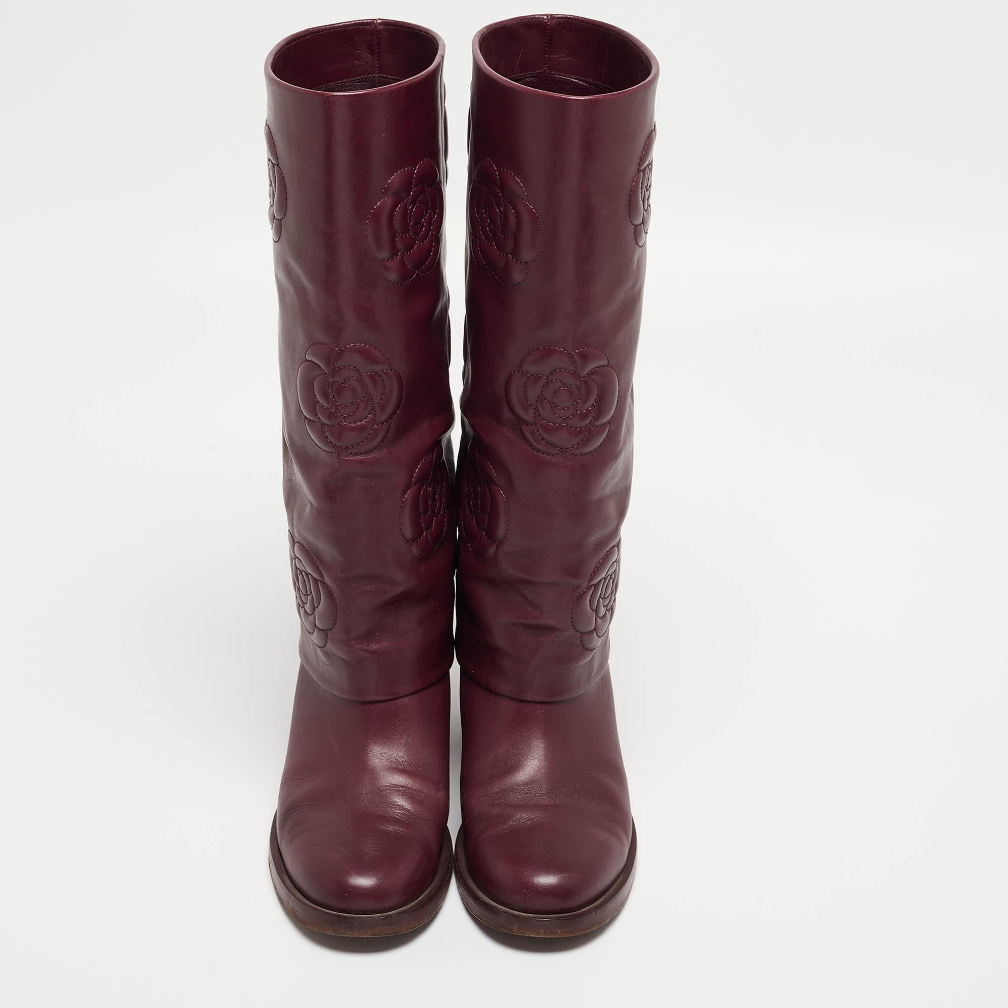 Chanel Purple Leather Knee Length Boots Size 39.5 In Good Condition For Sale In Dubai, Al Qouz 2