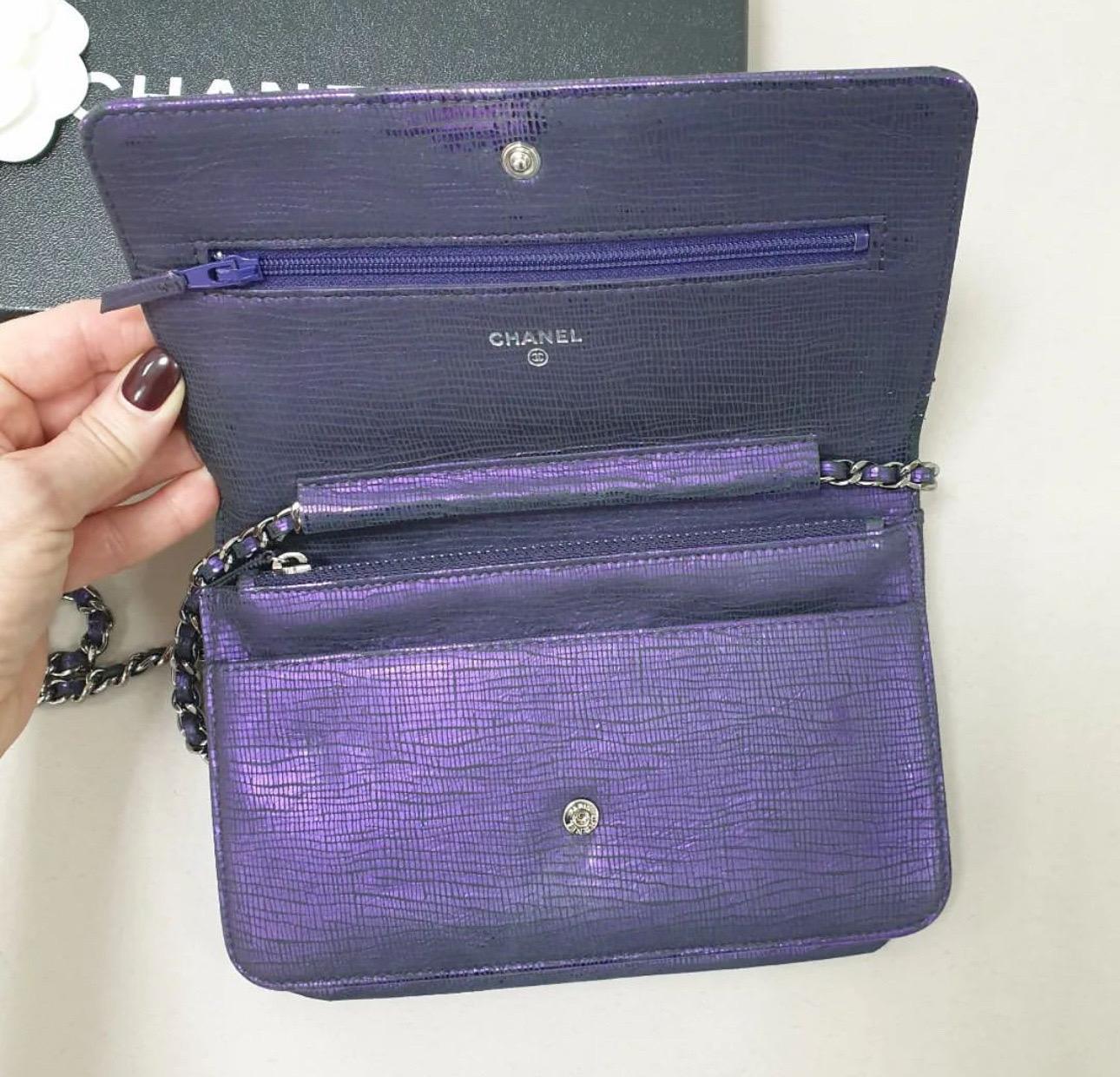Chanel Purple Metallic Crackling Lizard Printed Timeless WOC In Fair Condition For Sale In Krakow, PL