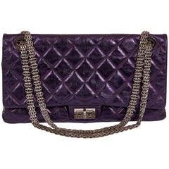 Chanel - Sac à rabat violet métallisé, grand modèle, réédition