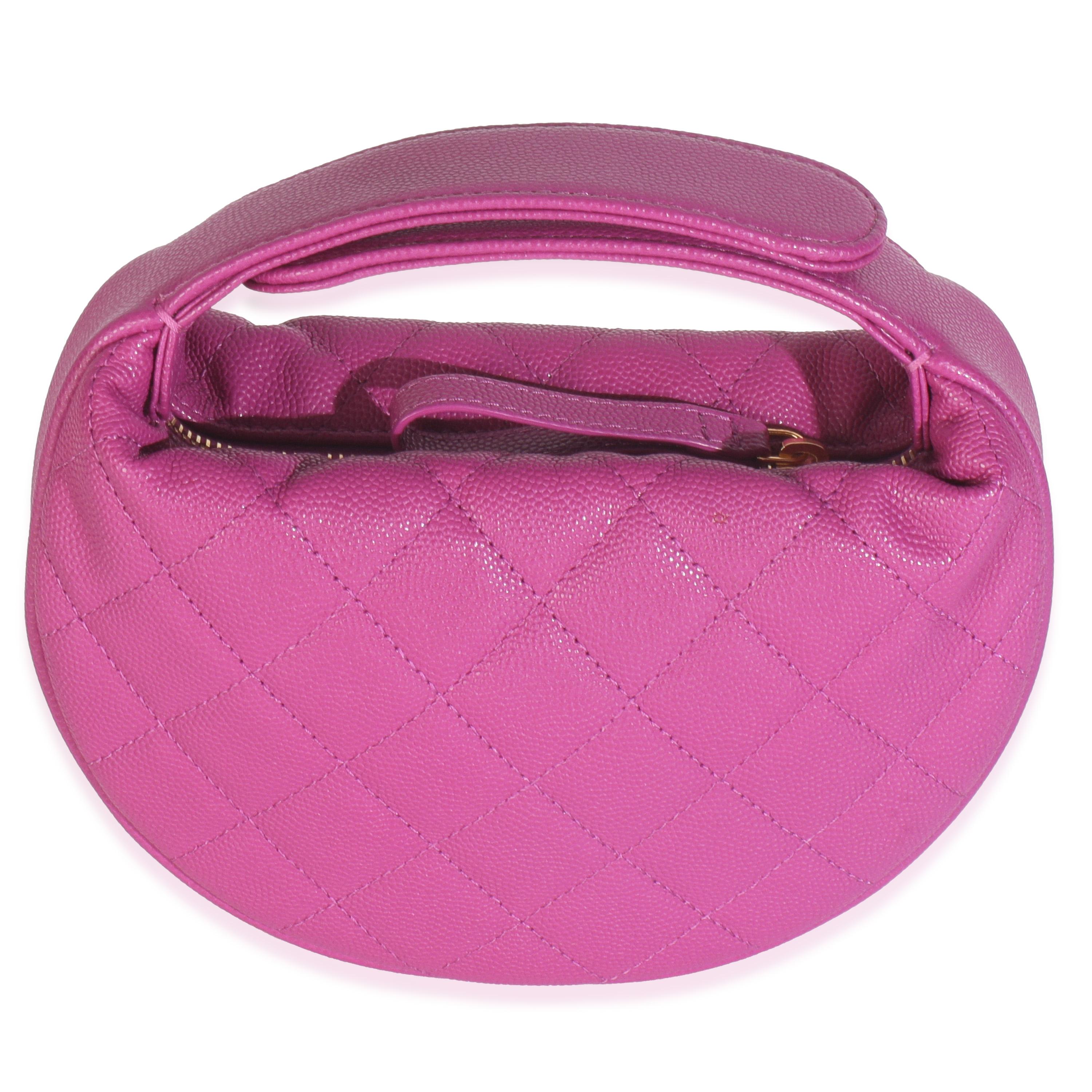 Titre du listing : Chanel Mini Hobo rond en caviar matelassé violet
SKU : 148932
Condit : Usagé 
État du sac à main : Etat impeccable
Commentaires sur l'état : L'article ne présente aucun signe d'usure.  Vente finale.
Marque : Chanel
Modèle : Mini