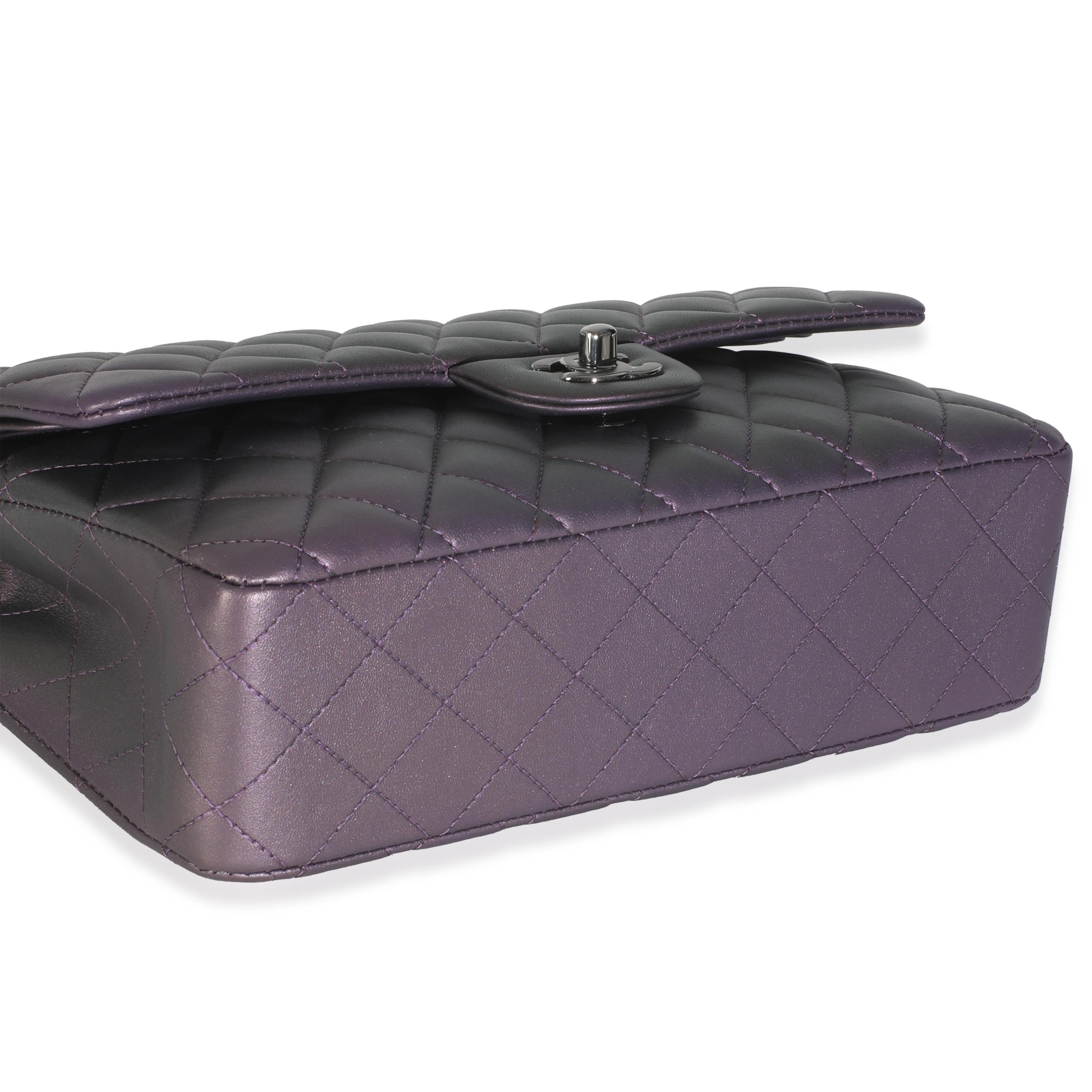 Chanel Bolso Doble Solapa Clásico Acolchado Iridiscente Púrpura de Piel de Cordero Mediano en venta 2