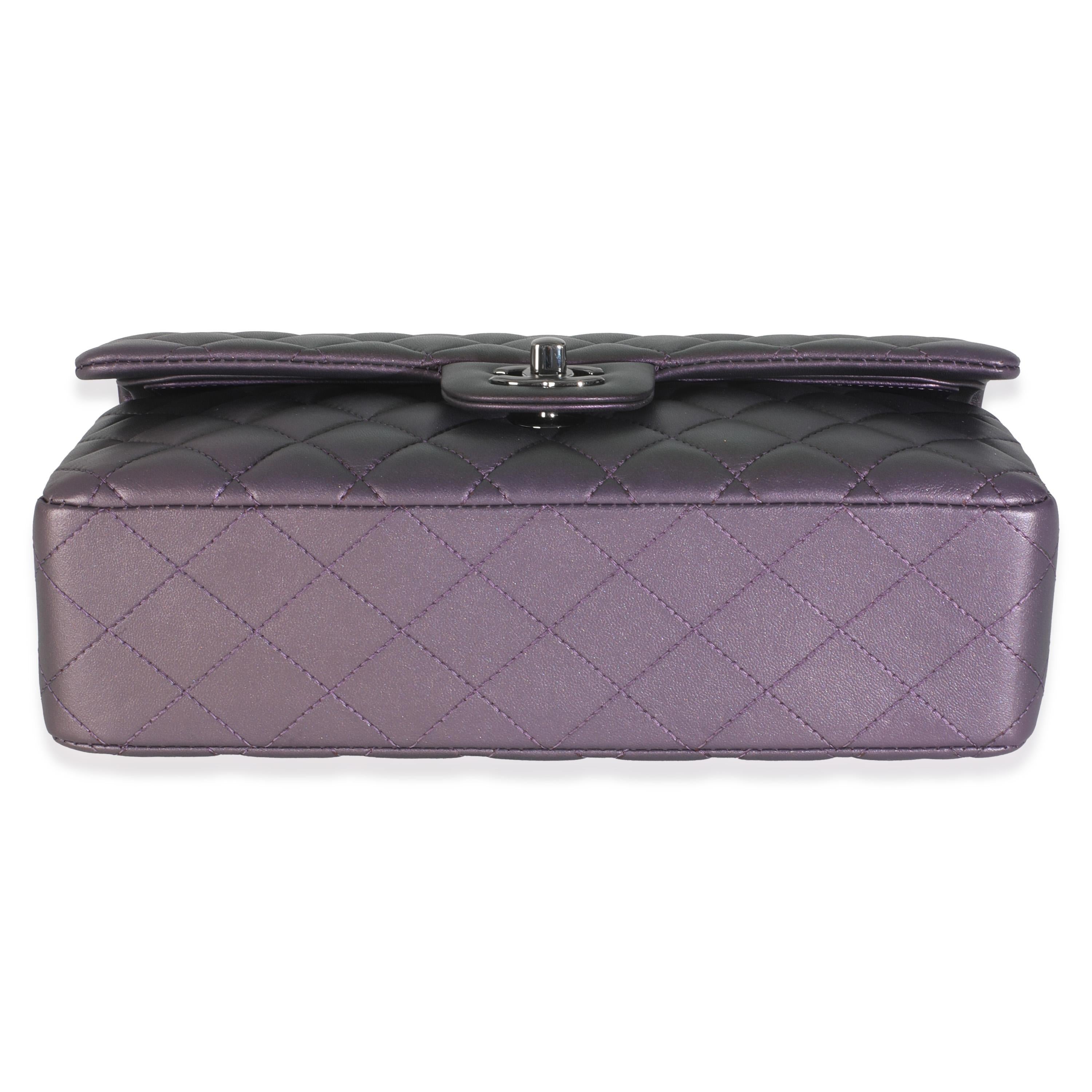 Chanel Bolso Doble Solapa Clásico Acolchado Iridiscente Púrpura de Piel de Cordero Mediano en venta 3