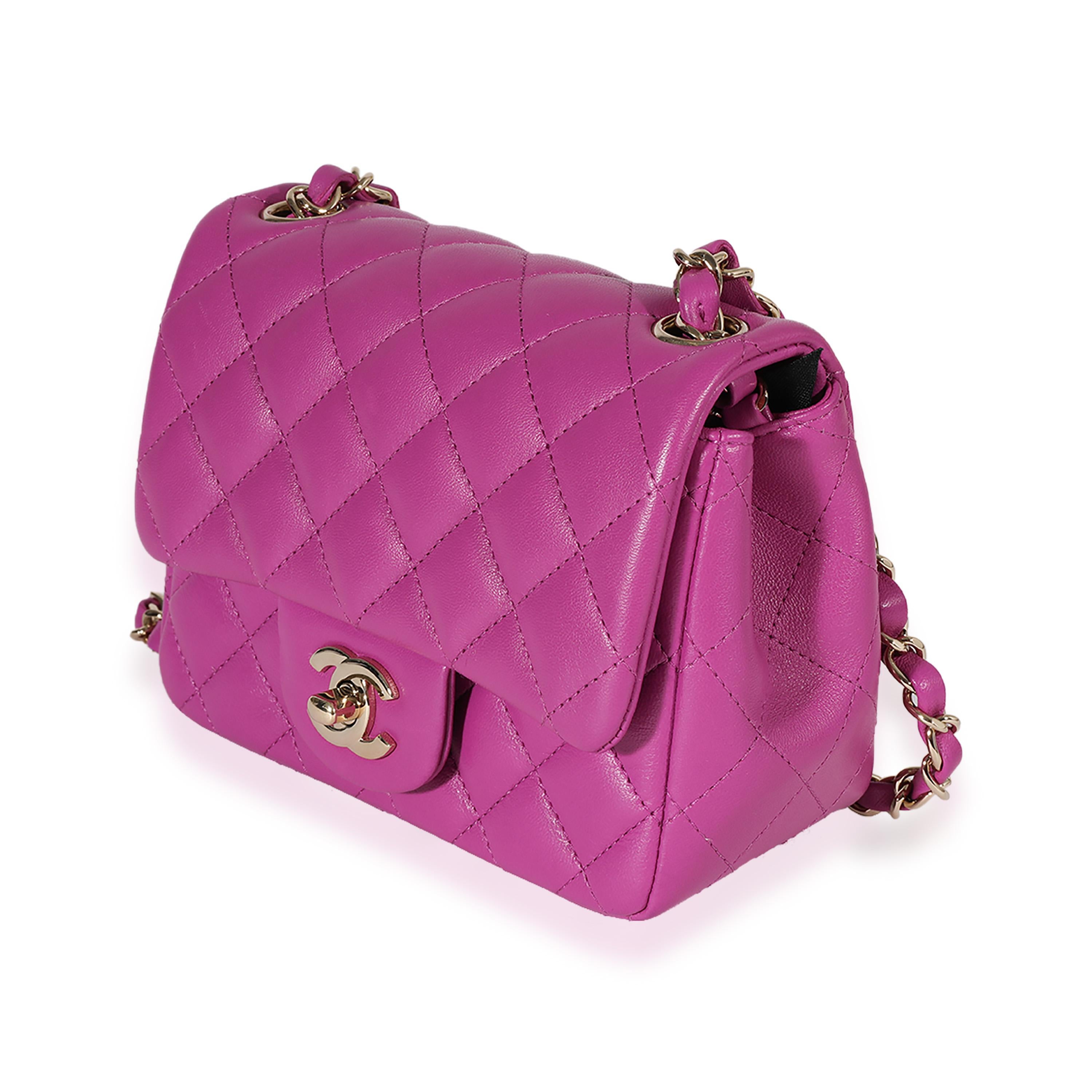 Chanel Lila gesteppte Lammfell Mini Quadratische klassische Klappe Tasche im Zustand „Hervorragend“ im Angebot in New York, NY