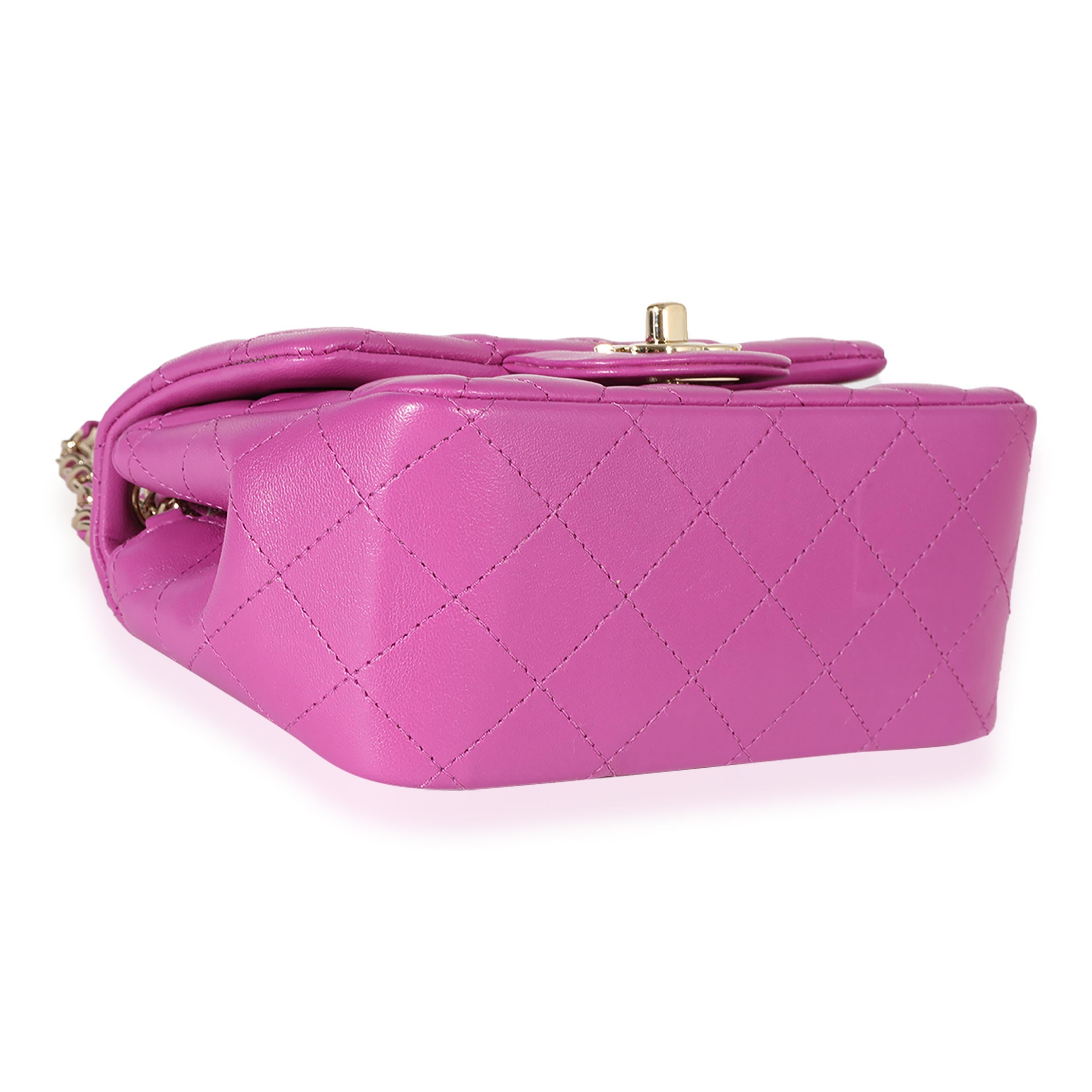 Violet Chanel - Mini sac à rabat carré classique en cuir d'agneau matelassé violet en vente